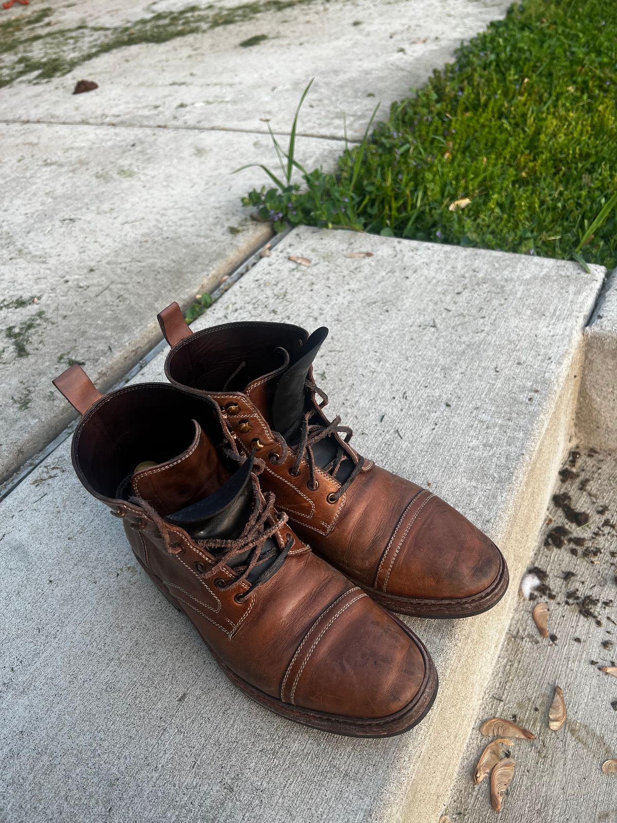 Photo by pillar13 on May 15, 2023 of the Blkbrd Shoemaker Dixon Cap Toe Derby Boot in Horween Natural Chromexcel.