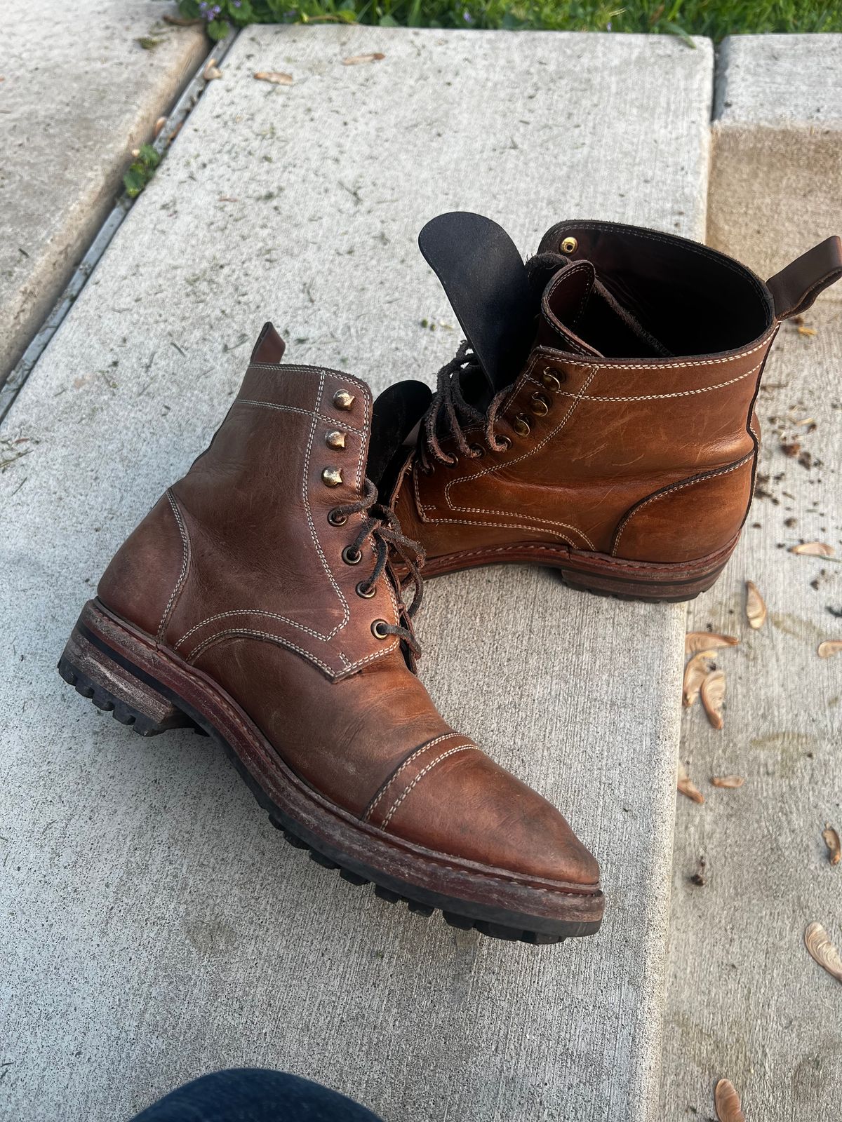 Photo by pillar13 on May 15, 2023 of the Blkbrd Shoemaker Dixon Cap Toe Derby Boot in Horween Natural Chromexcel.