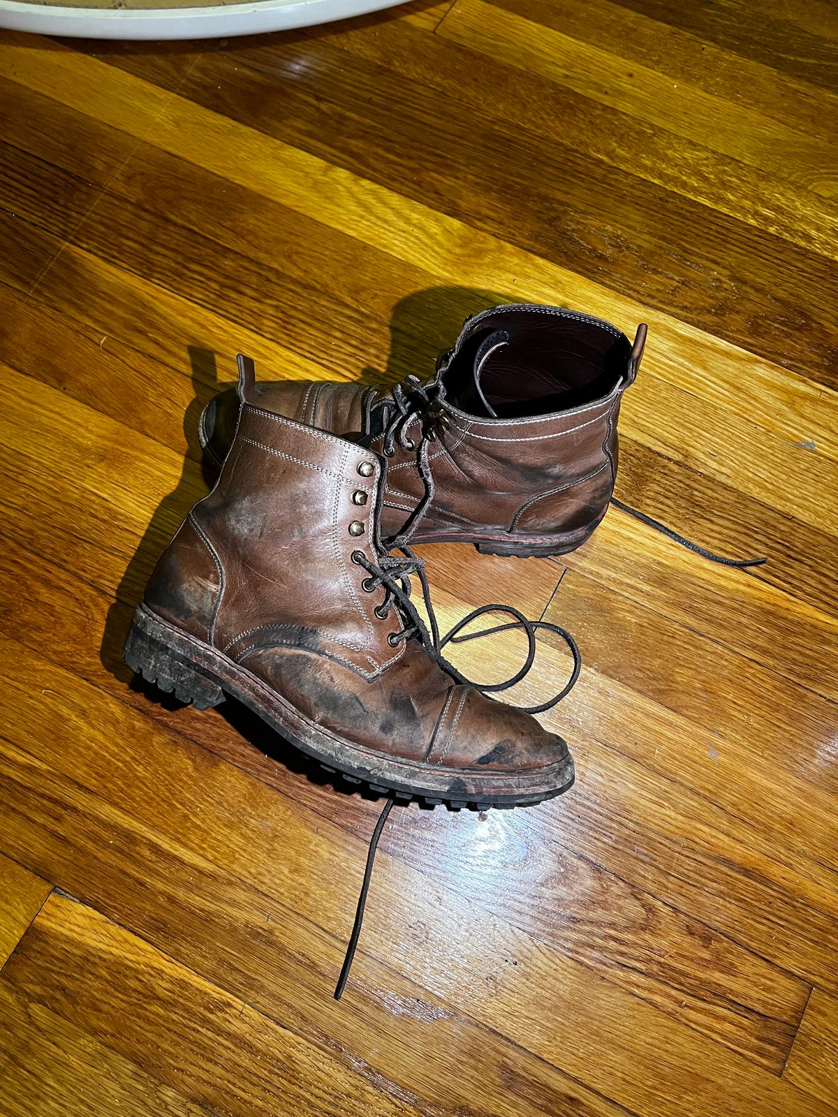 Photo by pillar13 on May 20, 2023 of the Blkbrd Shoemaker Dixon Cap Toe Derby Boot in Horween Natural Chromexcel.