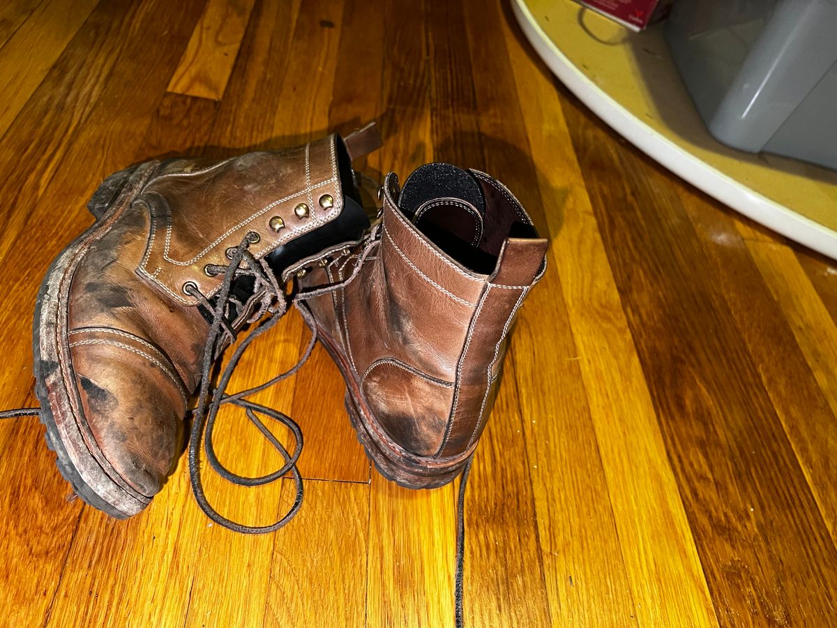 Photo by pillar13 on May 20, 2023 of the Blkbrd Shoemaker Dixon Cap Toe Derby Boot in Horween Natural Chromexcel.