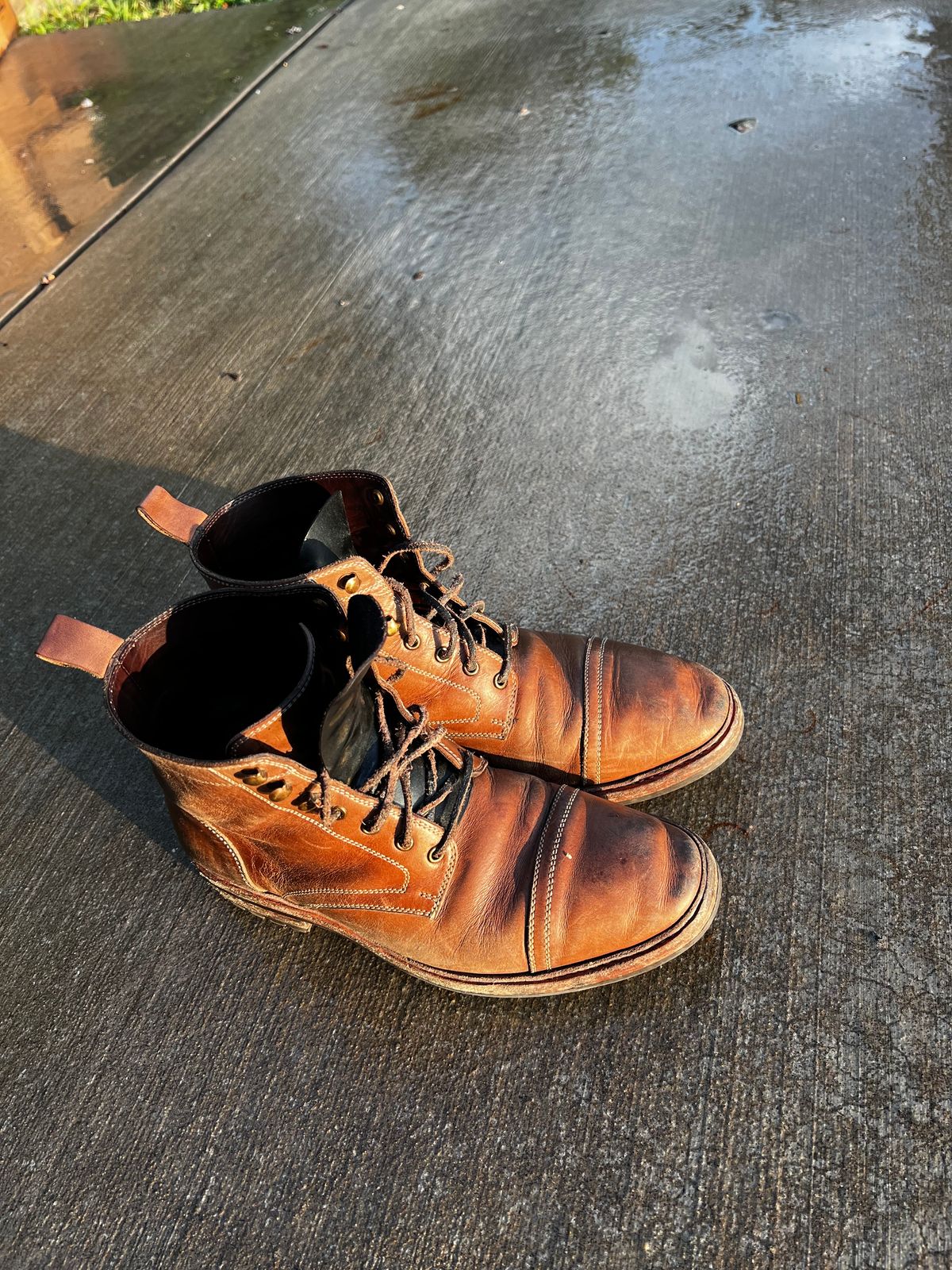 Photo by pillar13 on June 25, 2023 of the Blkbrd Shoemaker Dixon Cap Toe Derby Boot in Horween Natural Chromexcel.