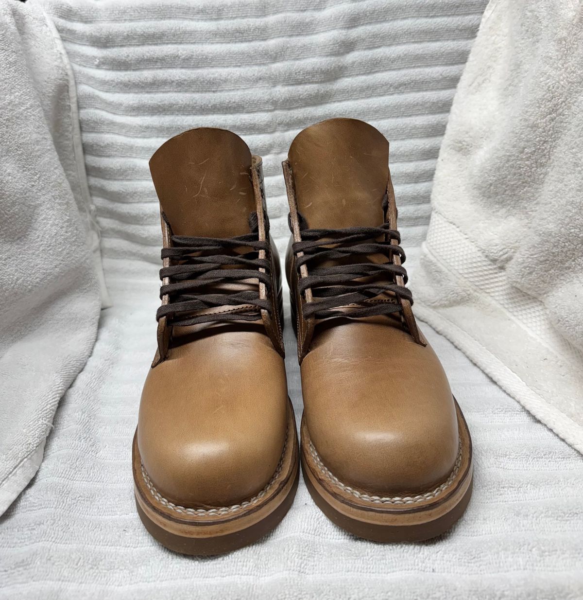Photo by pillar13 on October 1, 2024 of the Self-Made Service Boot in Horween Natural Chromexcel.