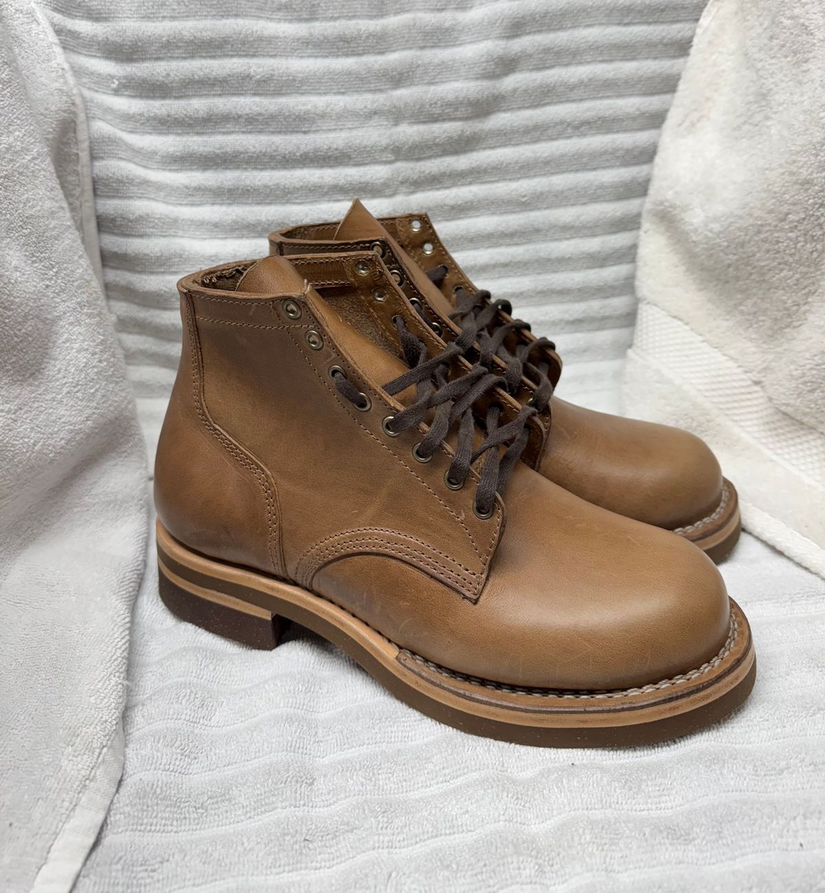 Photo by pillar13 on October 1, 2024 of the Self-Made Service Boot in Horween Natural Chromexcel.