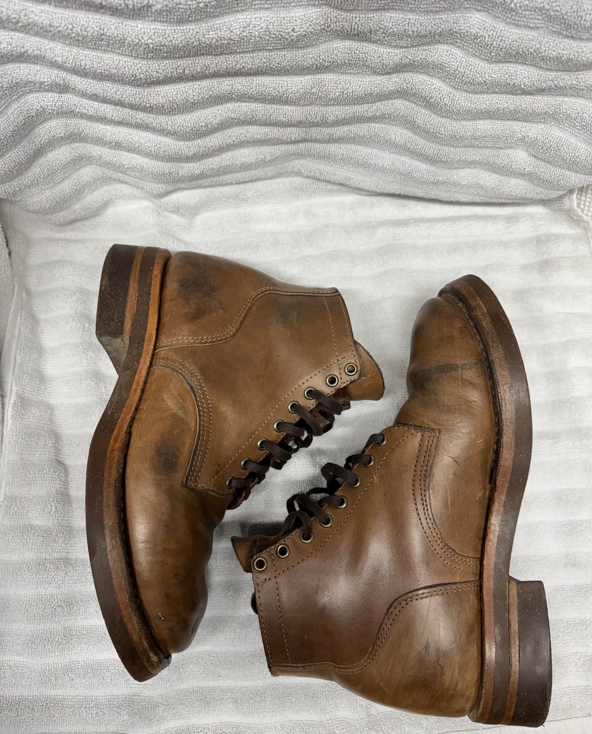 Photo by pillar13 on December 1, 2024 of the Self-Made Service Boot in Horween Natural Chromexcel.