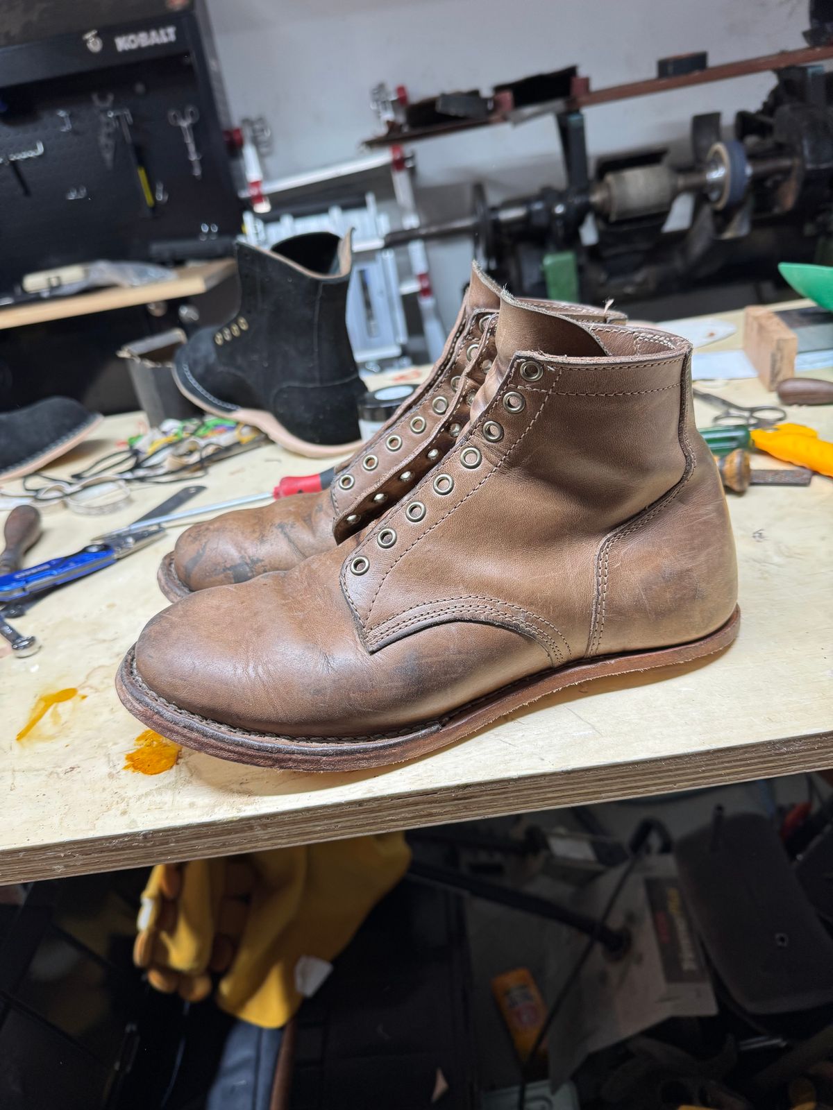 Photo by pillar13 on December 23, 2024 of the Self-Made Service Boot in Horween Natural Chromexcel.