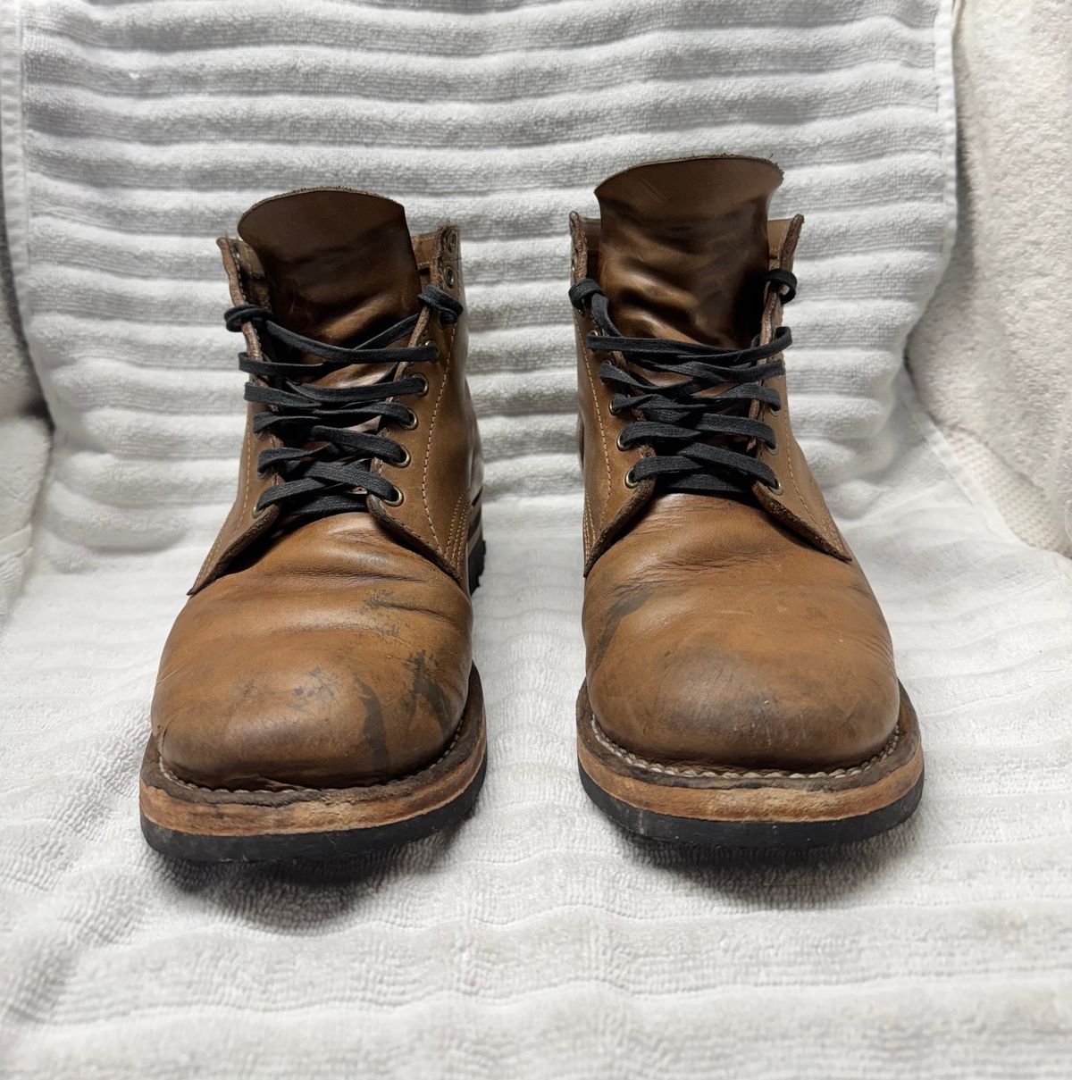 Photo by pillar13 on January 4, 2025 of the Self-Made Service Boot in Horween Natural Chromexcel.