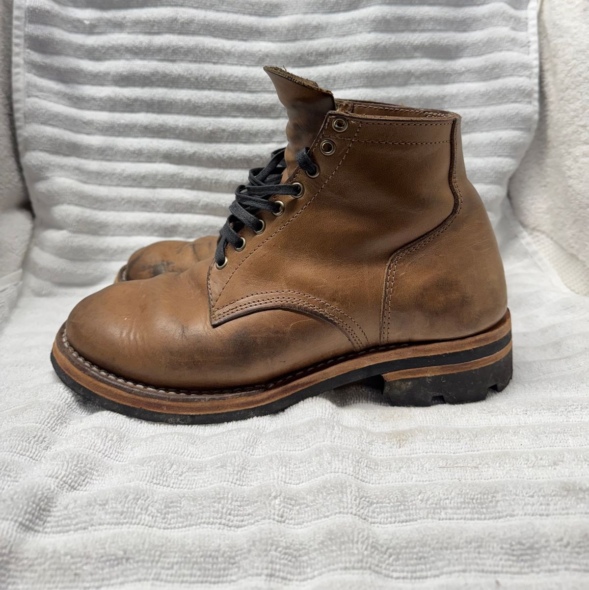 Photo by pillar13 on January 4, 2025 of the Self-Made Service Boot in Horween Natural Chromexcel.