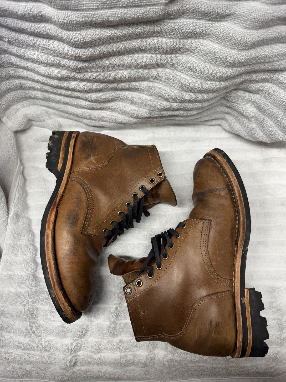 Photo by pillar13 on January 4, 2025 of the Self-Made Service Boot in Horween Natural Chromexcel.