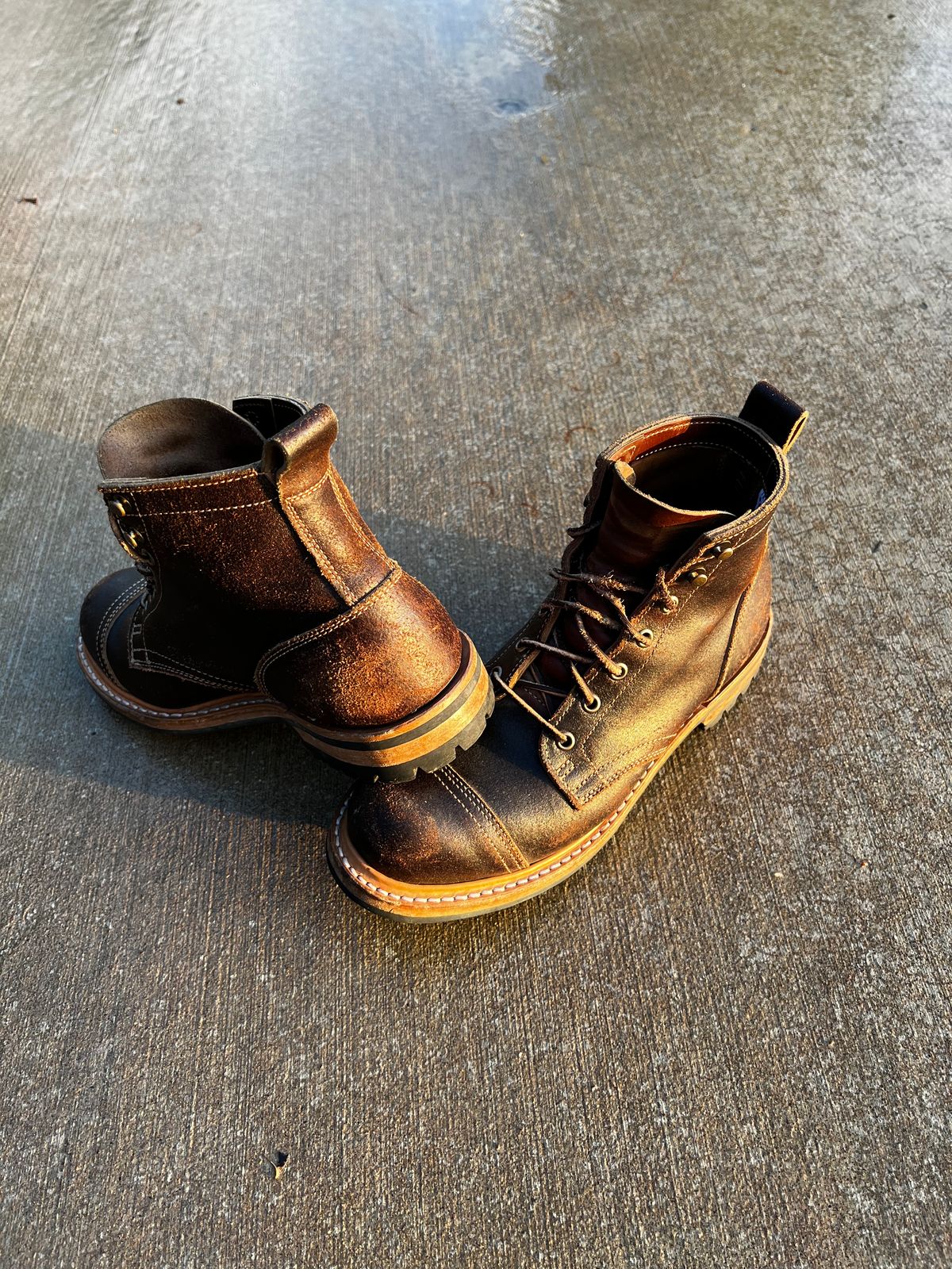 Photo by pillar13 on June 25, 2023 of the Truman Service Boot in Horween Java Waxed Flesh.