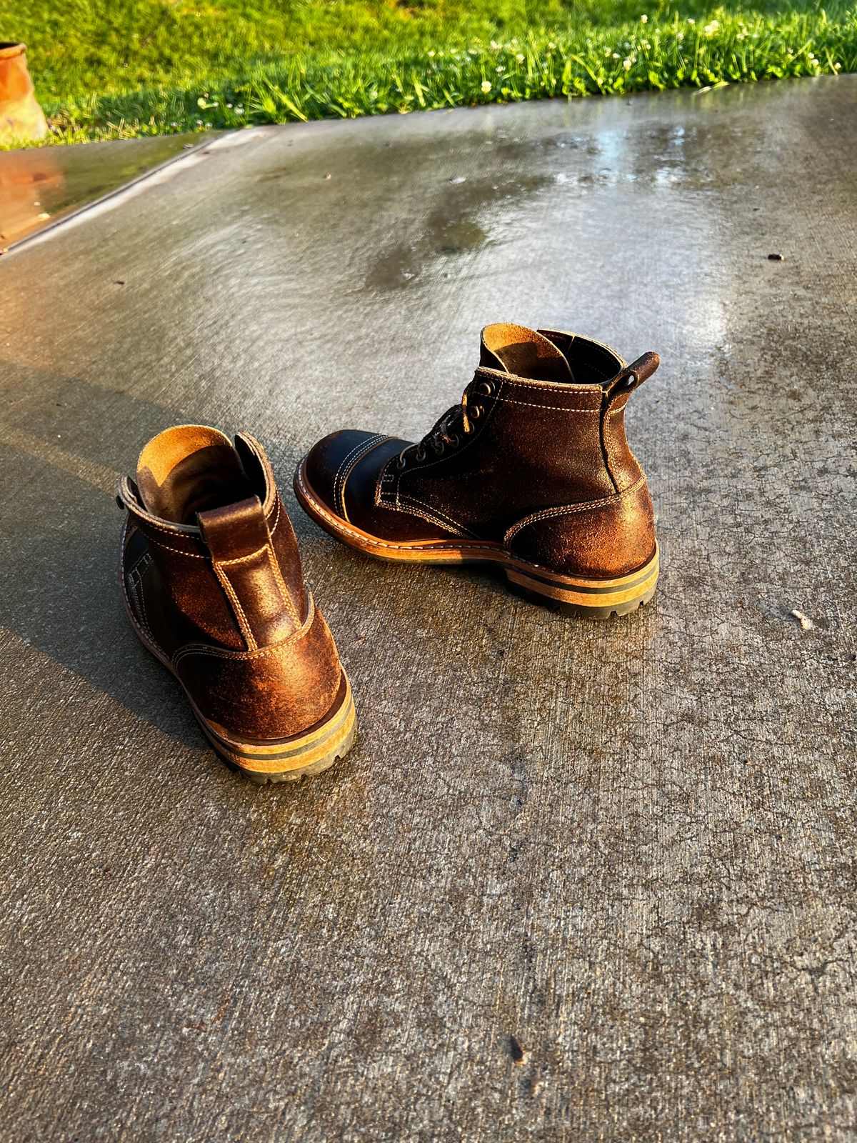 Photo by pillar13 on June 25, 2023 of the Truman Service Boot in Horween Java Waxed Flesh.