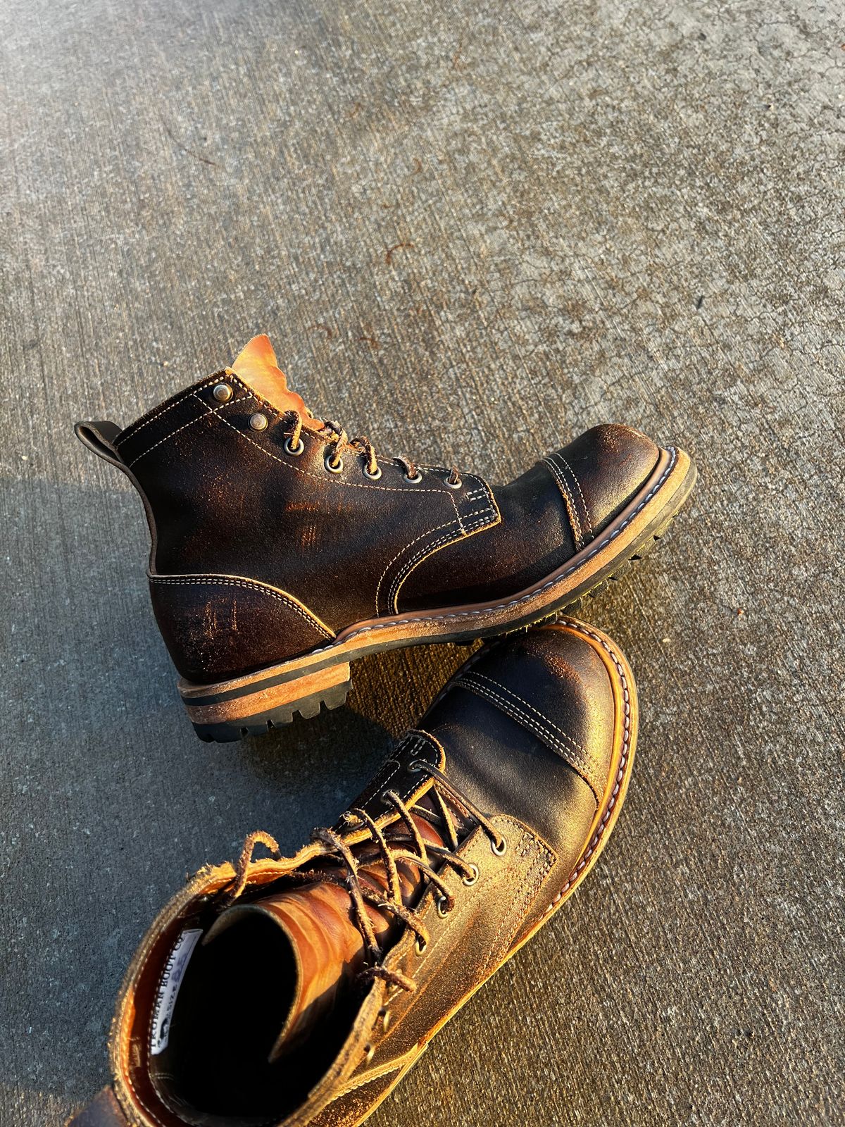 Photo by pillar13 on June 25, 2023 of the Truman Service Boot in Horween Java Waxed Flesh.