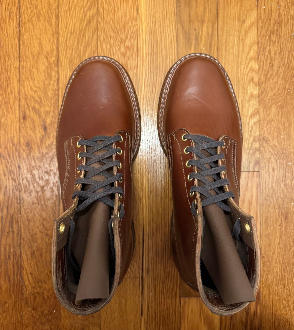Photo by pillar13 on October 1, 2025 of the Self-Made Derby Boot in Maryam Macchiato TPR Horsebutt.