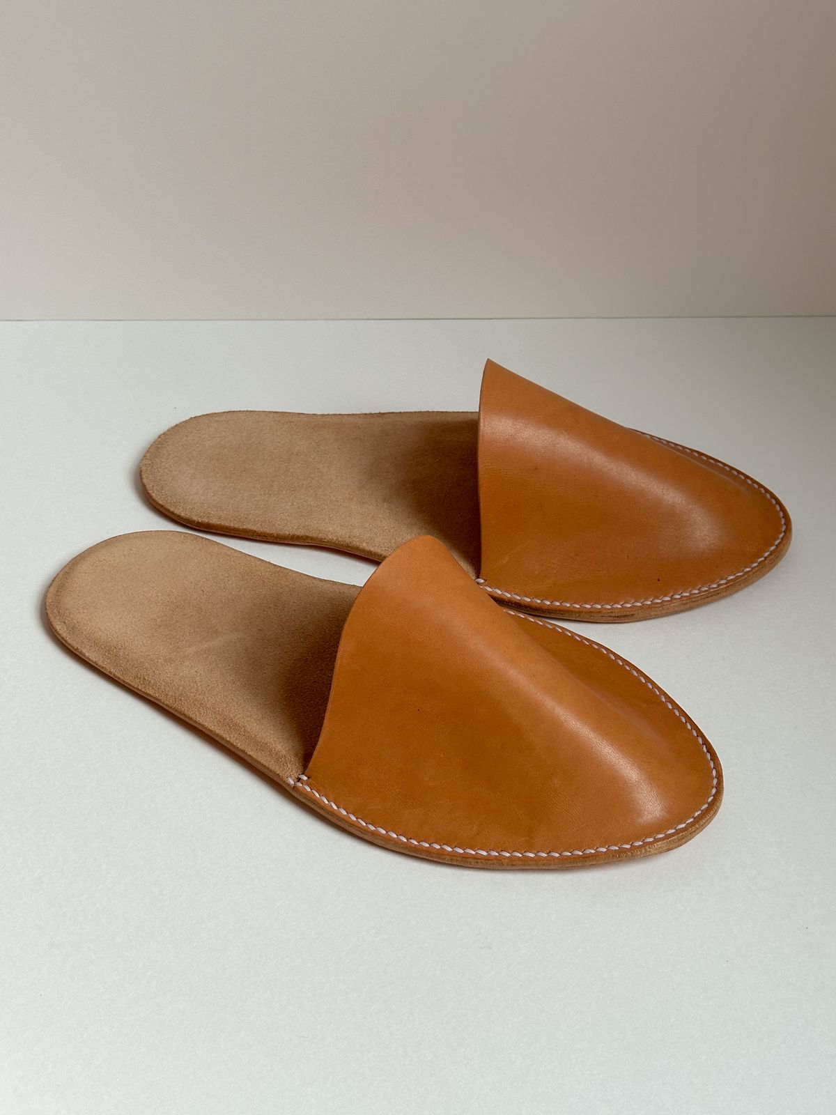 Photo by storybook.oak on October 1, 2024 of the Self-Made Slide in Horween Natural Essex.