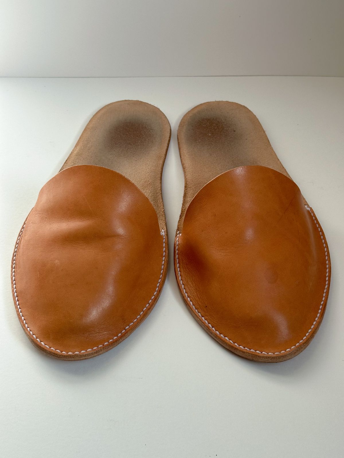 Photo by storybook.oak on November 5, 2024 of the Self-Made Slide in Horween Natural Essex.