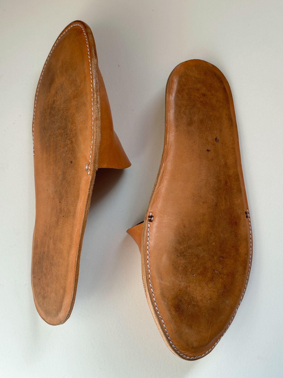 Photo by storybook.oak on November 5, 2024 of the Self-Made Slide in Horween Natural Essex.