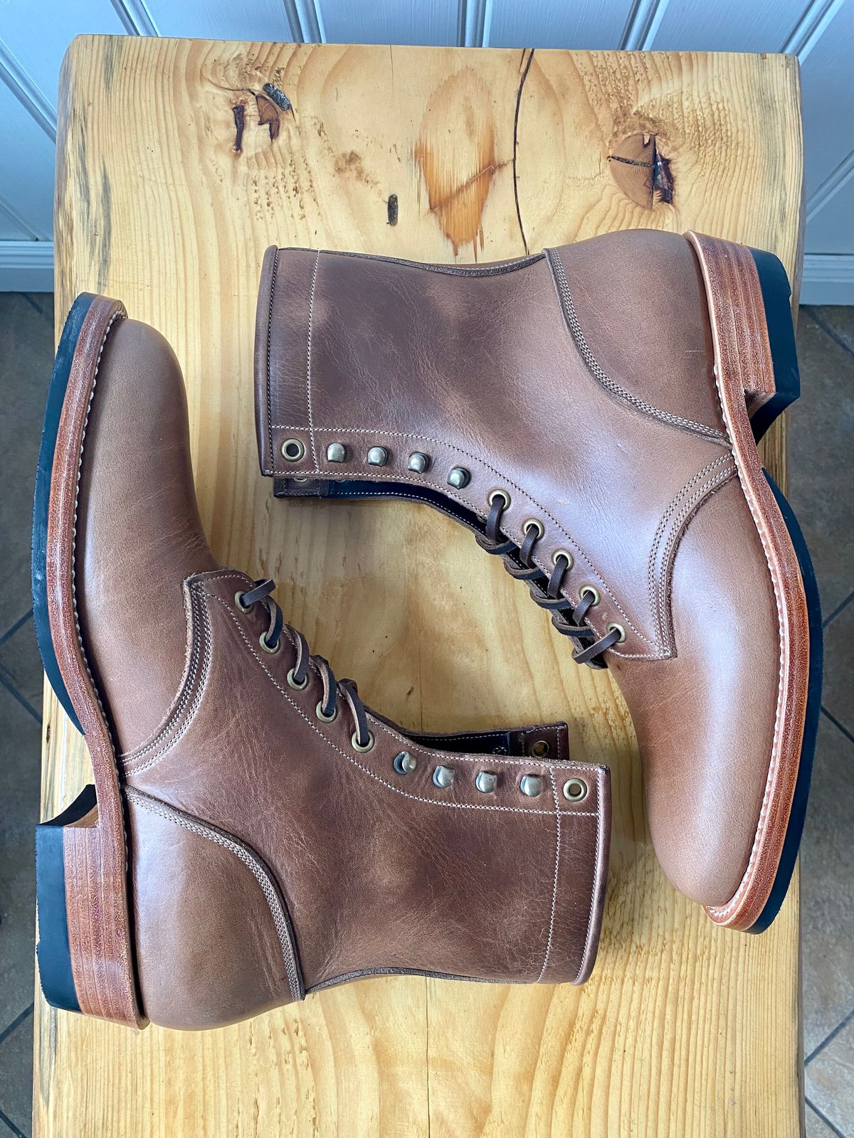 Photo by storybook.oak on October 1, 2022 of the Onderhoud SVC02 Packer Boot in Horween Natural Chromexcel.