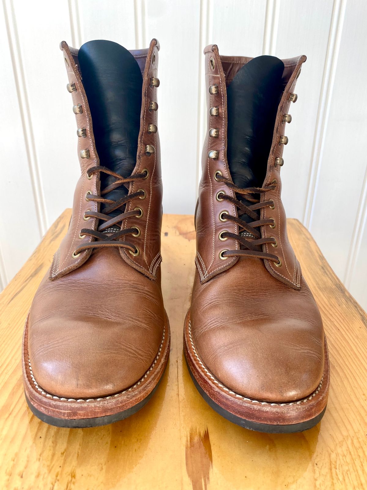Photo by storybook.oak on November 3, 2022 of the Onderhoud SVC02 Packer Boot in Horween Natural Chromexcel.