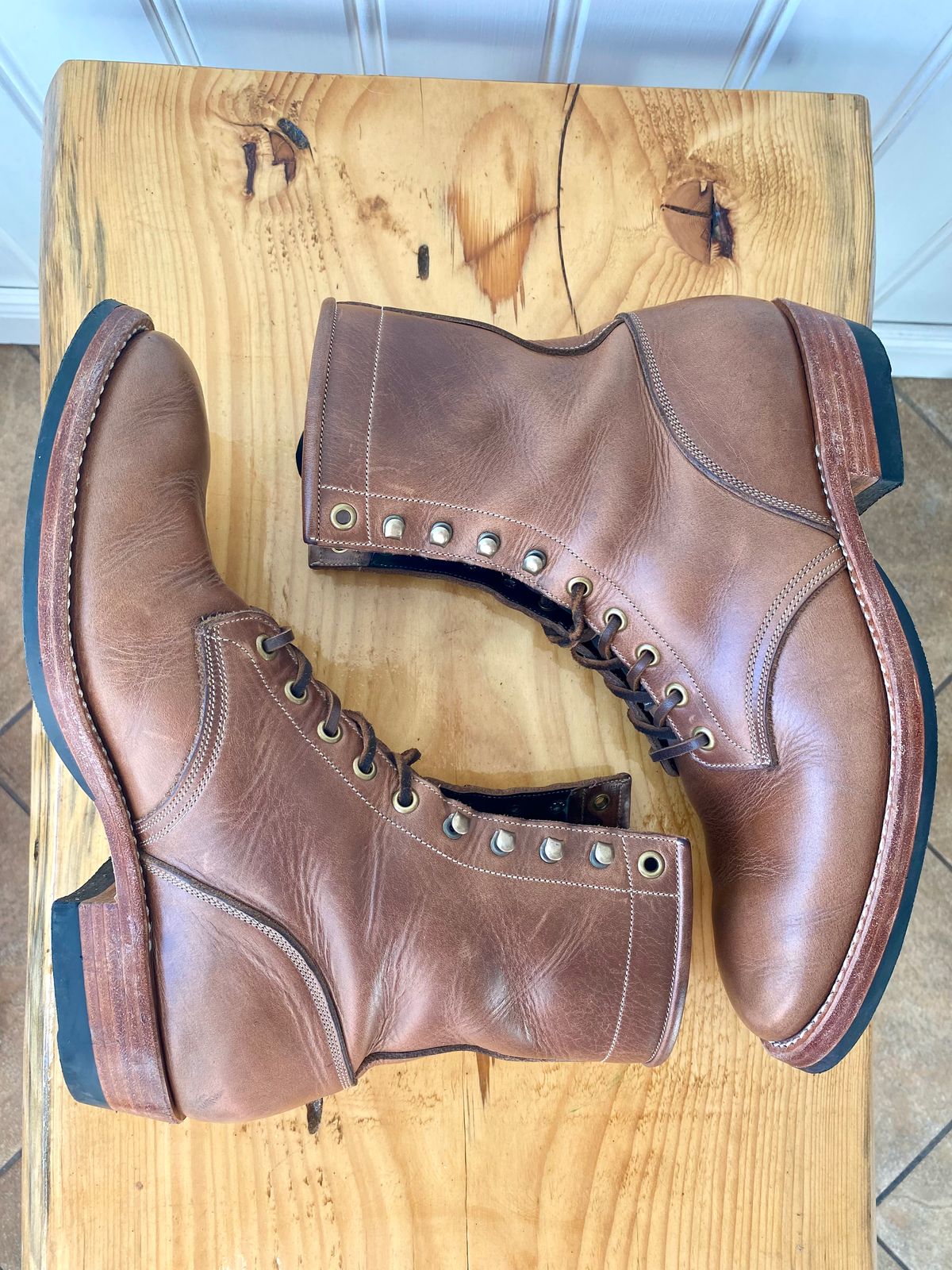 Photo by storybook.oak on November 3, 2022 of the Onderhoud SVC02 Packer Boot in Horween Natural Chromexcel.