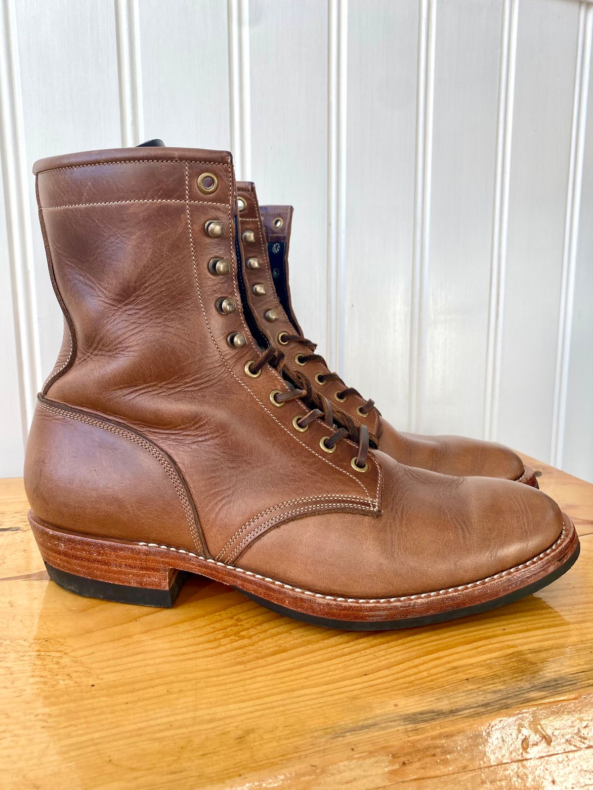 Photo by storybook.oak on November 3, 2022 of the Onderhoud SVC02 Packer Boot in Horween Natural Chromexcel.