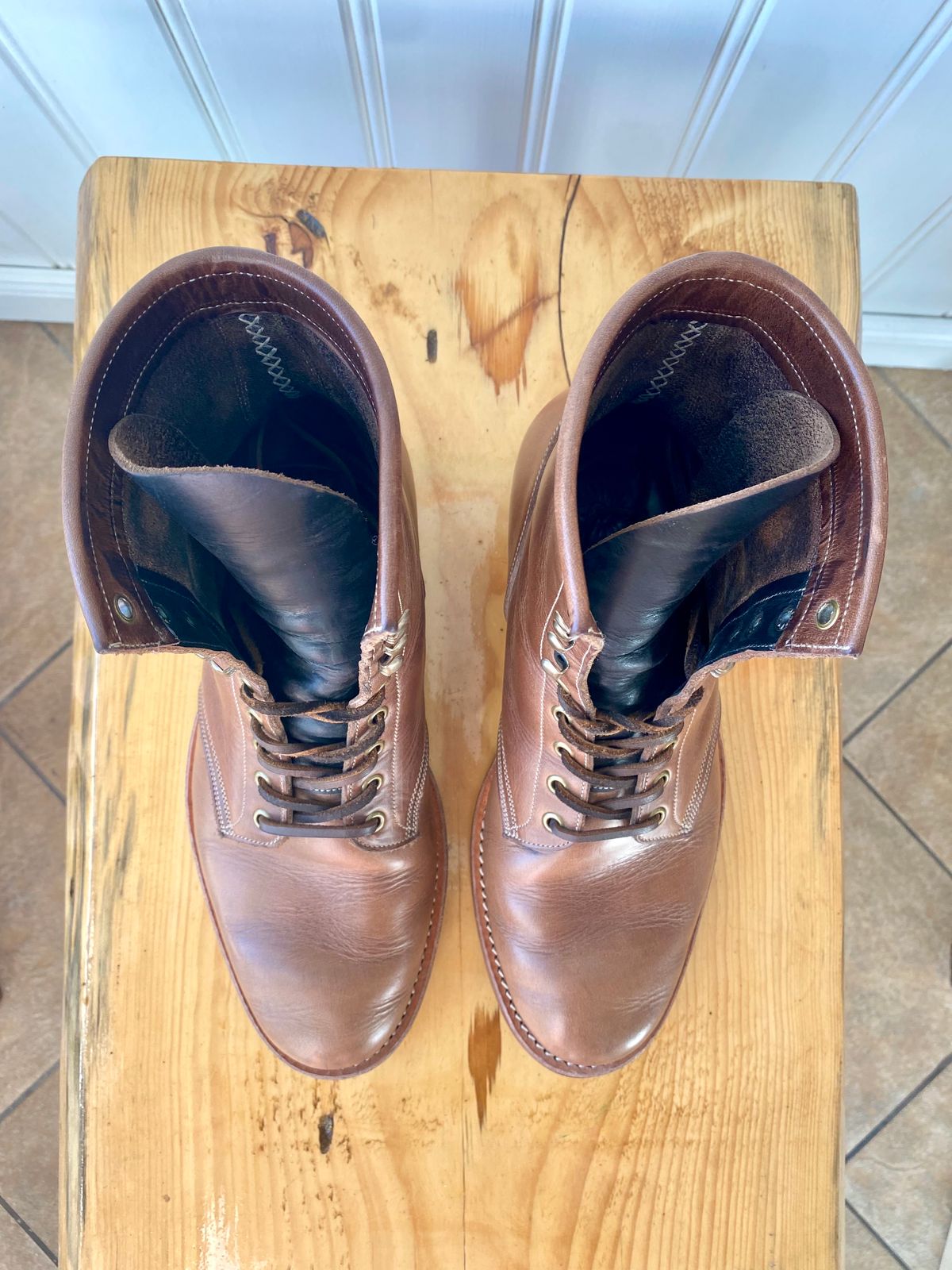 Photo by storybook.oak on November 3, 2022 of the Onderhoud SVC02 Packer Boot in Horween Natural Chromexcel.