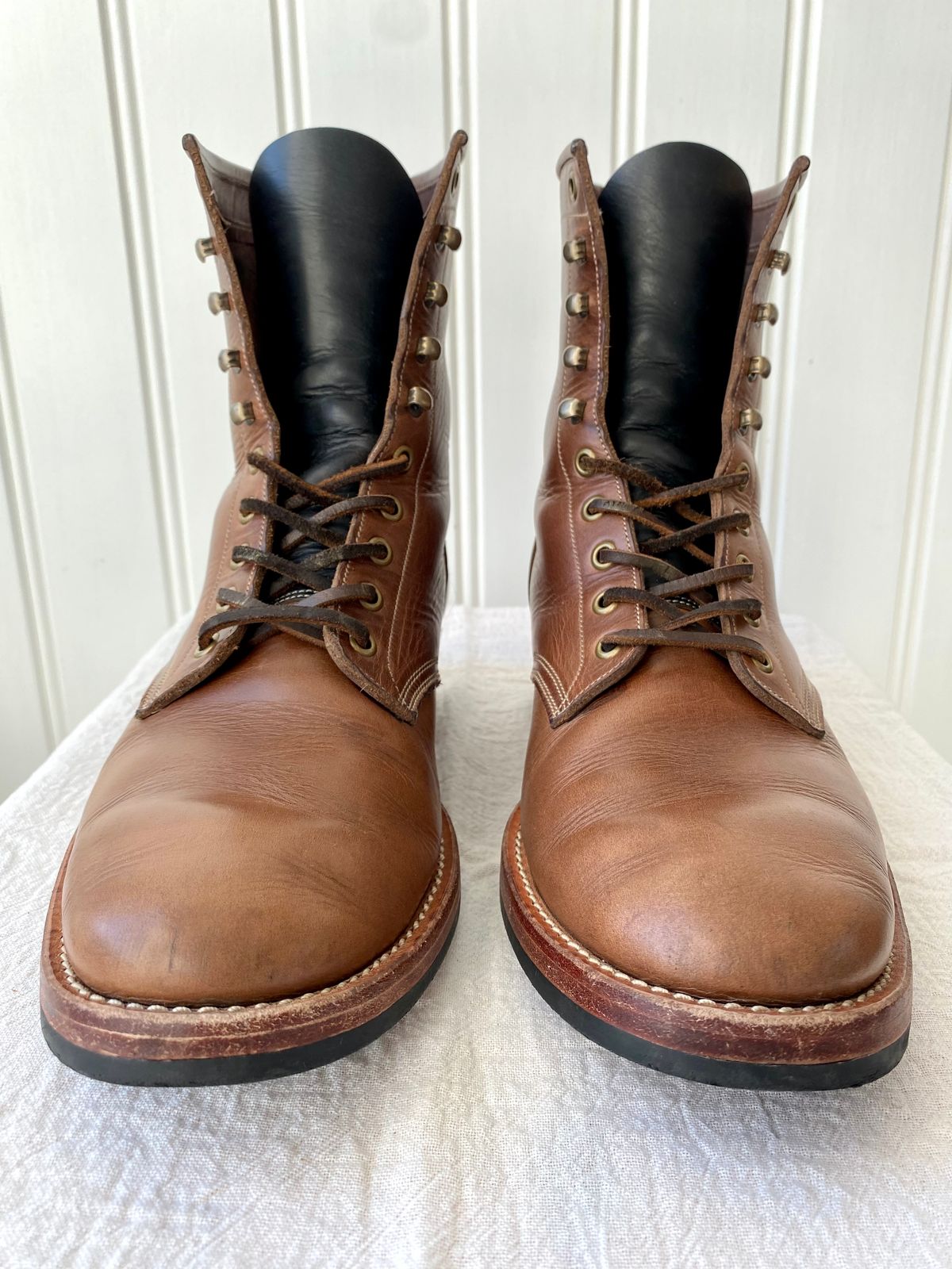Photo by storybook.oak on December 2, 2022 of the Onderhoud SVC02 Packer Boot in Horween Natural Chromexcel.