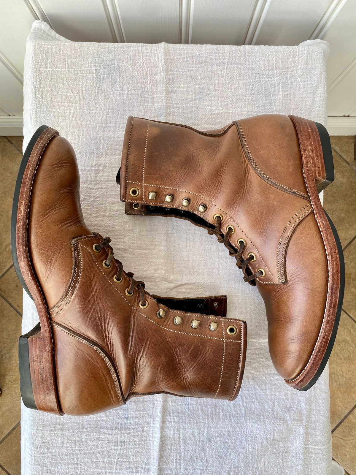 Photo by storybook.oak on December 2, 2022 of the Onderhoud SVC02 Packer Boot in Horween Natural Chromexcel.
