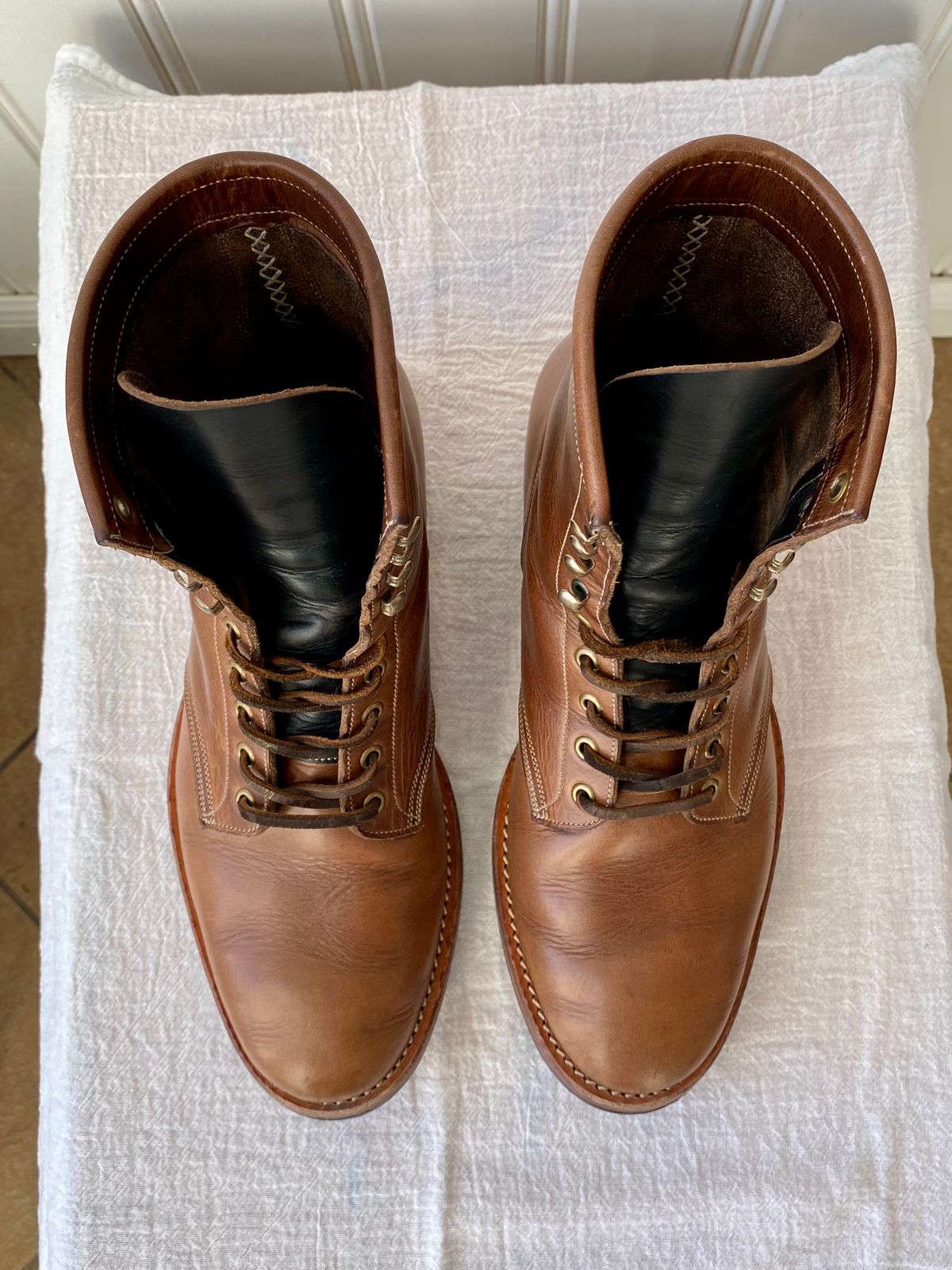 Photo by storybook.oak on December 2, 2022 of the Onderhoud SVC02 Packer Boot in Horween Natural Chromexcel.