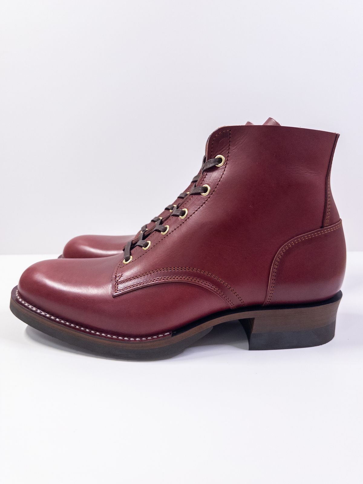 Photo by storybook.oak on October 1, 2023 of the Jack & White Brothers Letterman ZERO in Badalassi Carlo Mosto Minerva Liscio.
