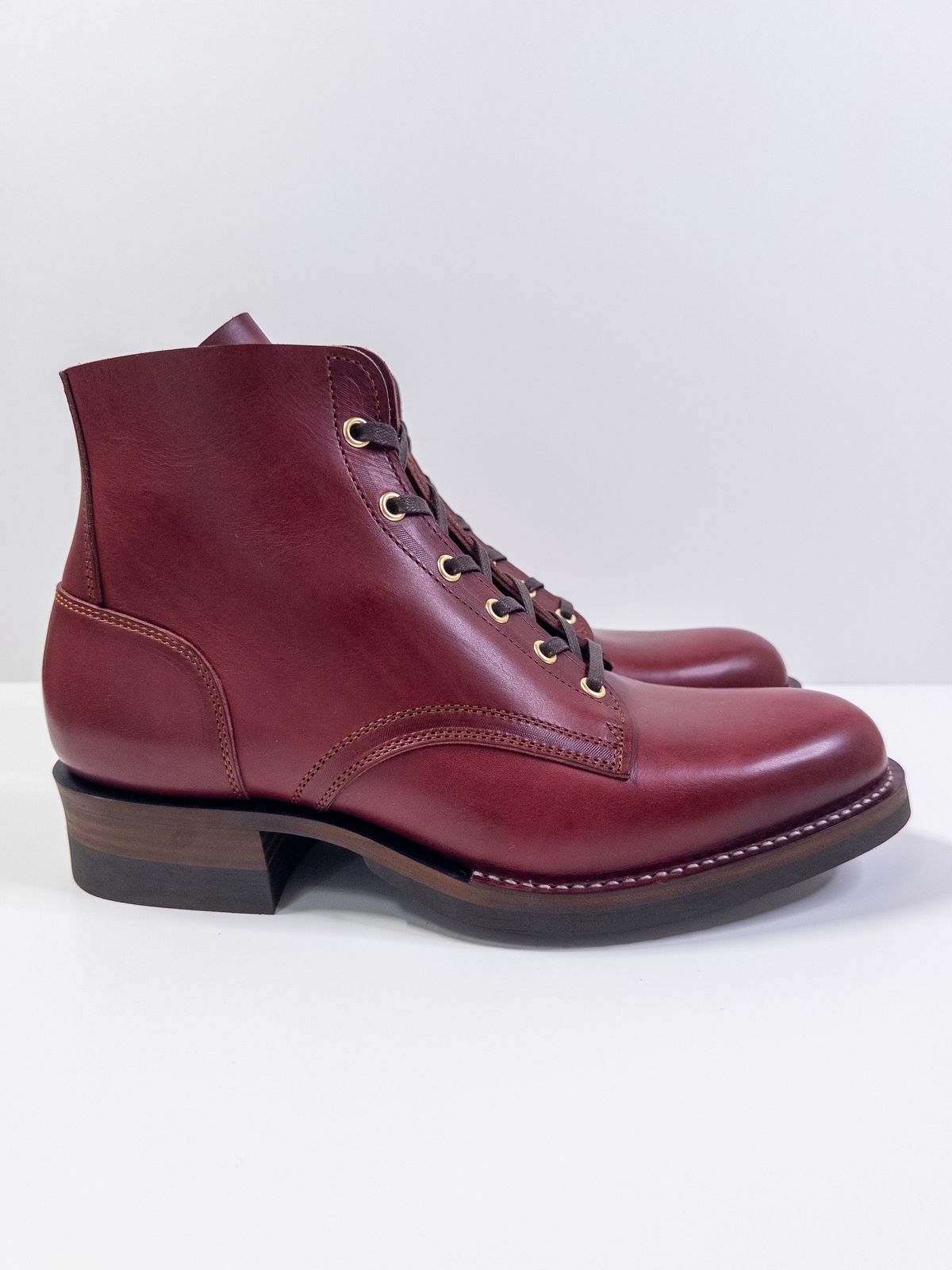 Photo by storybook.oak on October 1, 2023 of the Jack & White Brothers Letterman ZERO in Badalassi Carlo Mosto Minerva Liscio.