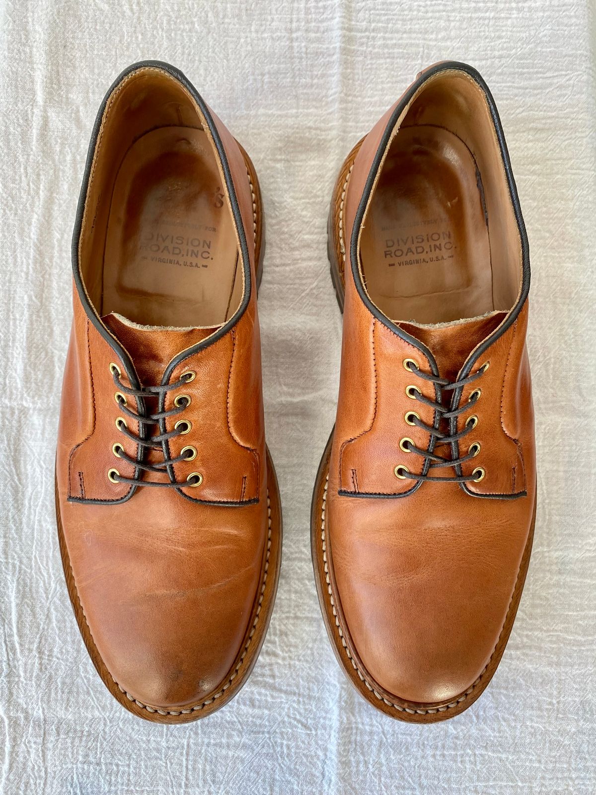 Photo by storybook.oak on December 2, 2022 of the Tricker's Robert Plain Derby Shoe in Horween Natural Dublin.