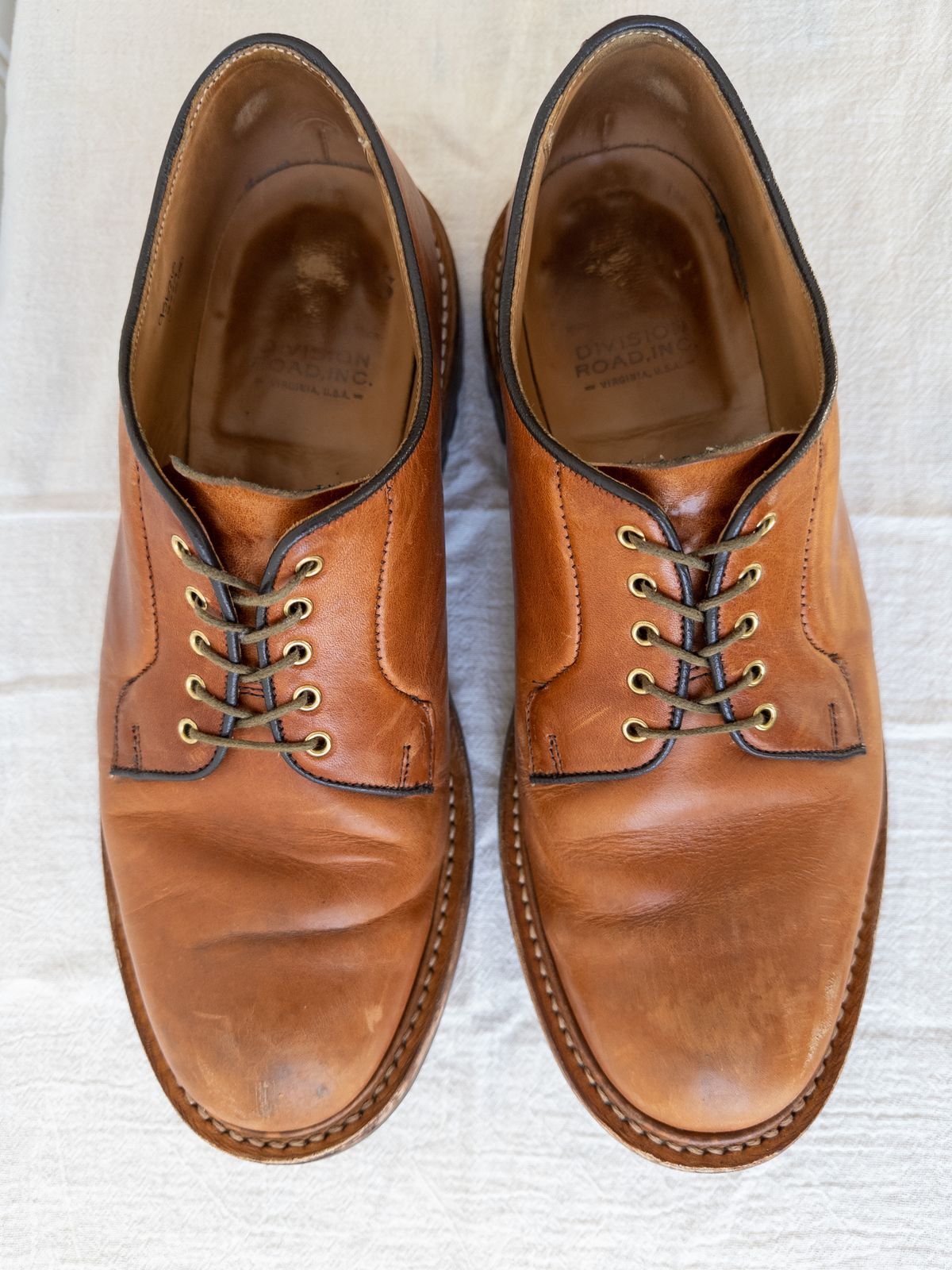 Photo by storybook.oak on March 1, 2023 of the Tricker's Robert Plain Derby Shoe in Horween Natural Dublin.