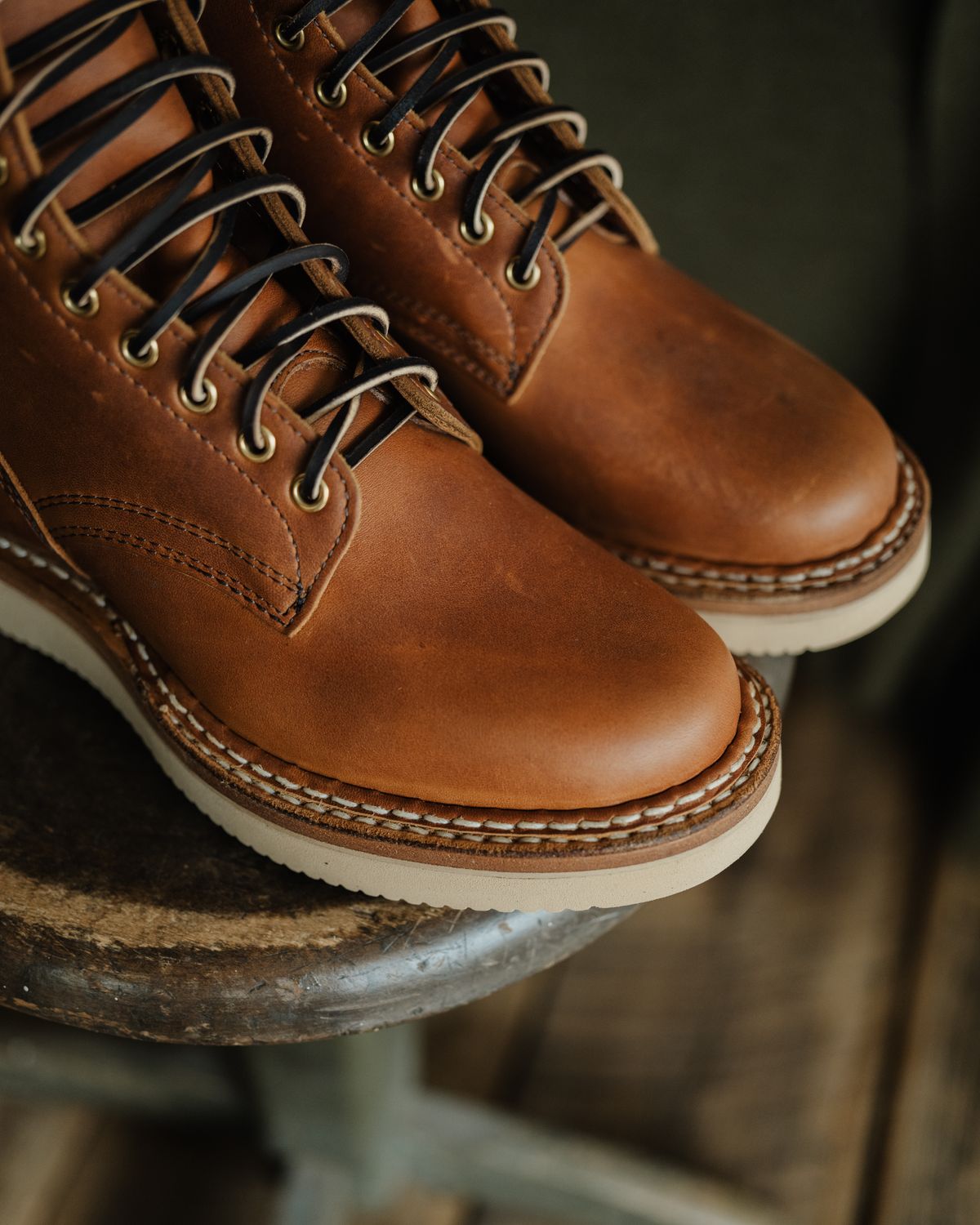 Photo by bradenmcglone on November 5, 2022 of the White's Rambler in Unknown Leather.
