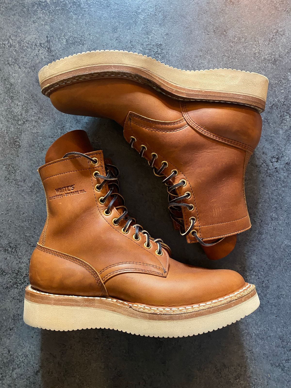 Photo by bradenmcglone on November 5, 2022 of the White's Rambler in Unknown Leather.