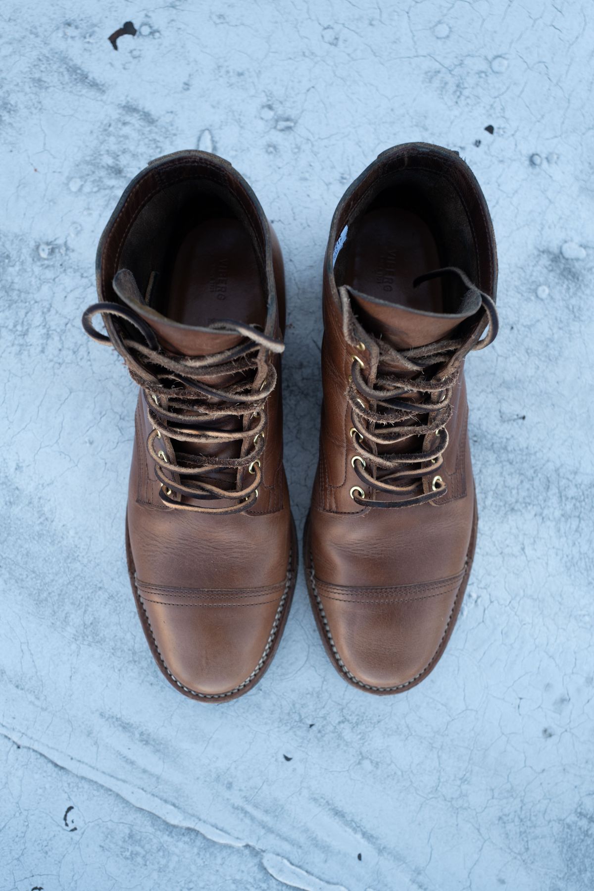 Photo by mjunderw00d on January 1, 2023 of the Viberg Service Boot PCT in Horween Natural Chromexcel.