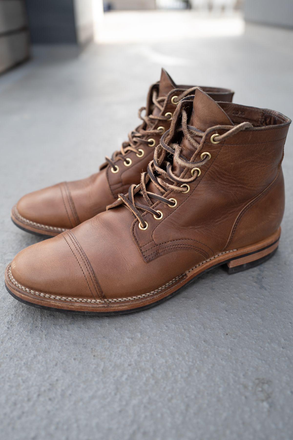 Photo by mjunderw00d on February 2, 2023 of the Viberg Service Boot PCT in Horween Natural Chromexcel.