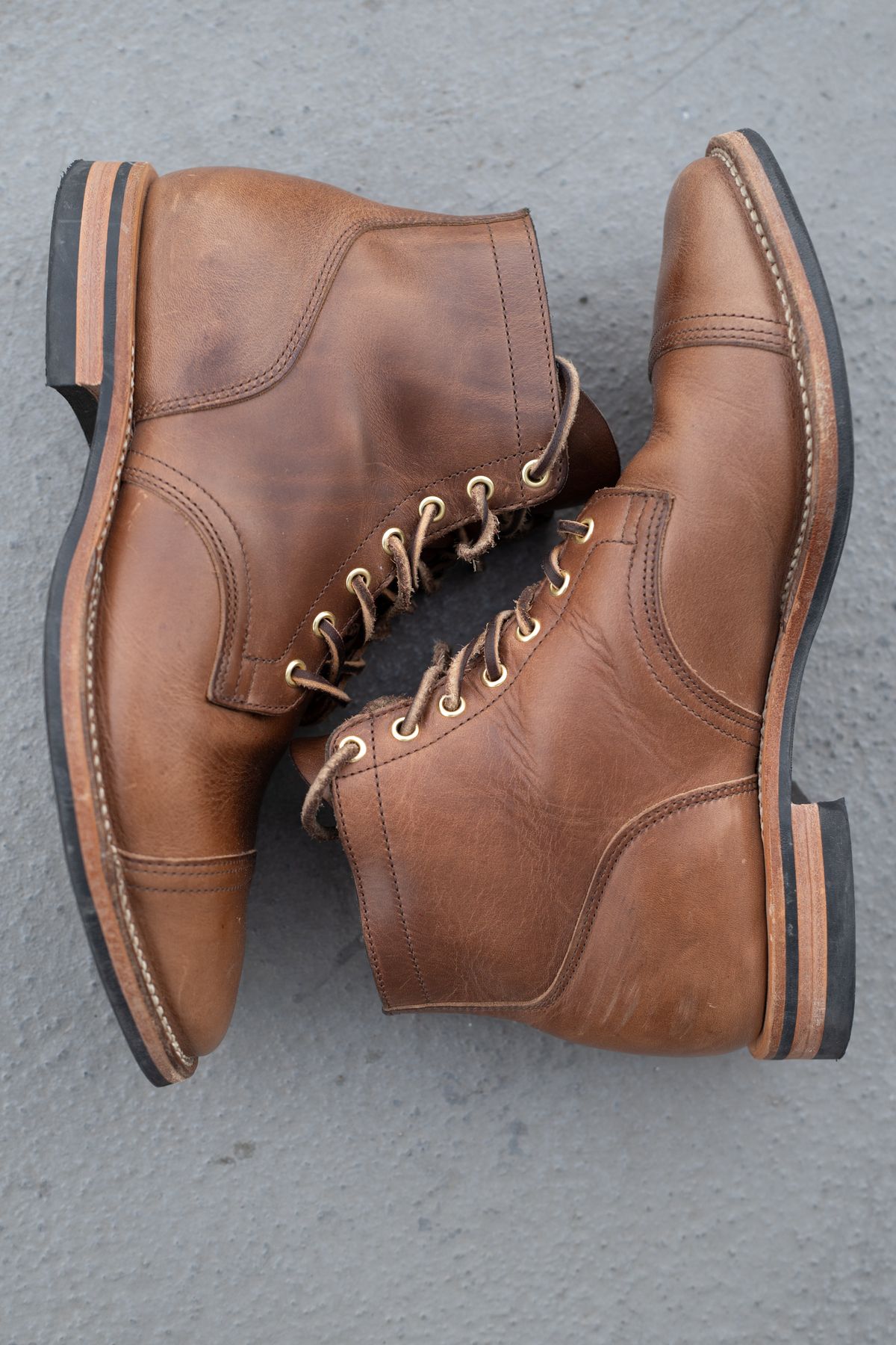 Photo by mjunderw00d on February 2, 2023 of the Viberg Service Boot PCT in Horween Natural Chromexcel.
