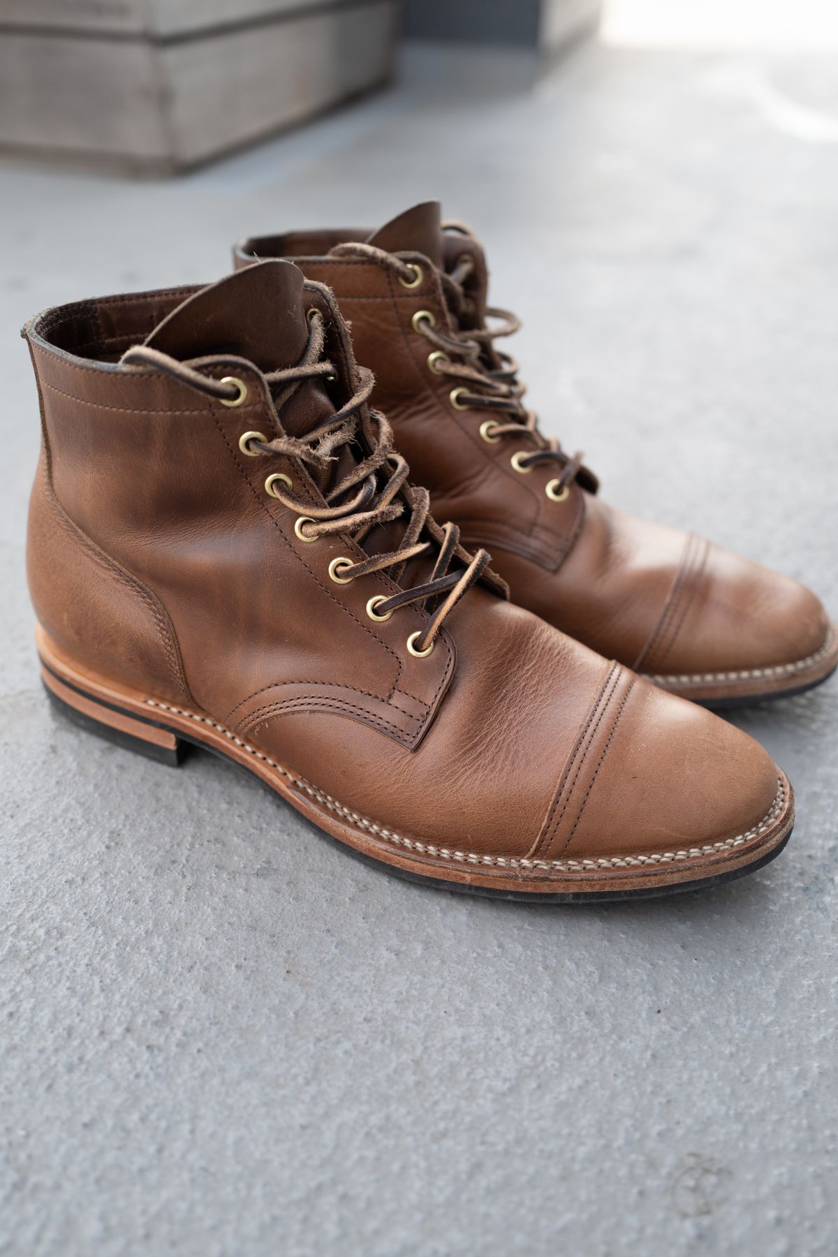 Photo by mjunderw00d on February 2, 2023 of the Viberg Service Boot PCT in Horween Natural Chromexcel.