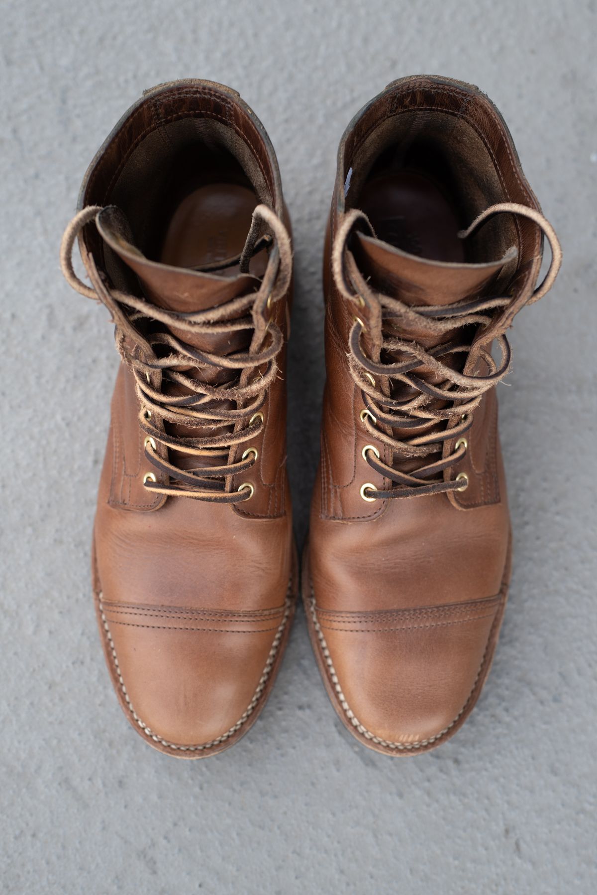 Photo by mjunderw00d on February 2, 2023 of the Viberg Service Boot PCT in Horween Natural Chromexcel.