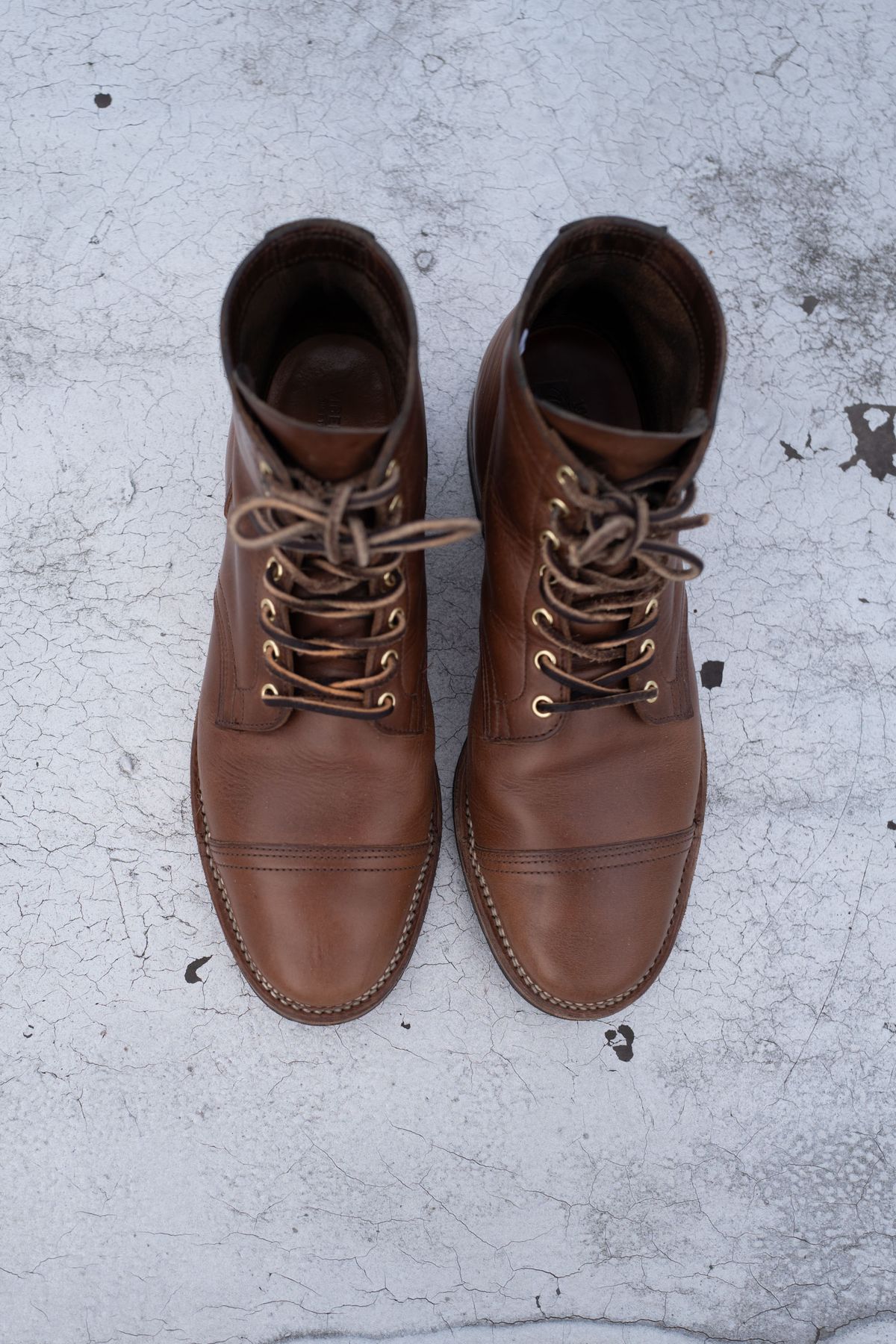 Photo by mjunderw00d on April 5, 2023 of the Viberg Service Boot PCT in Horween Natural Chromexcel.