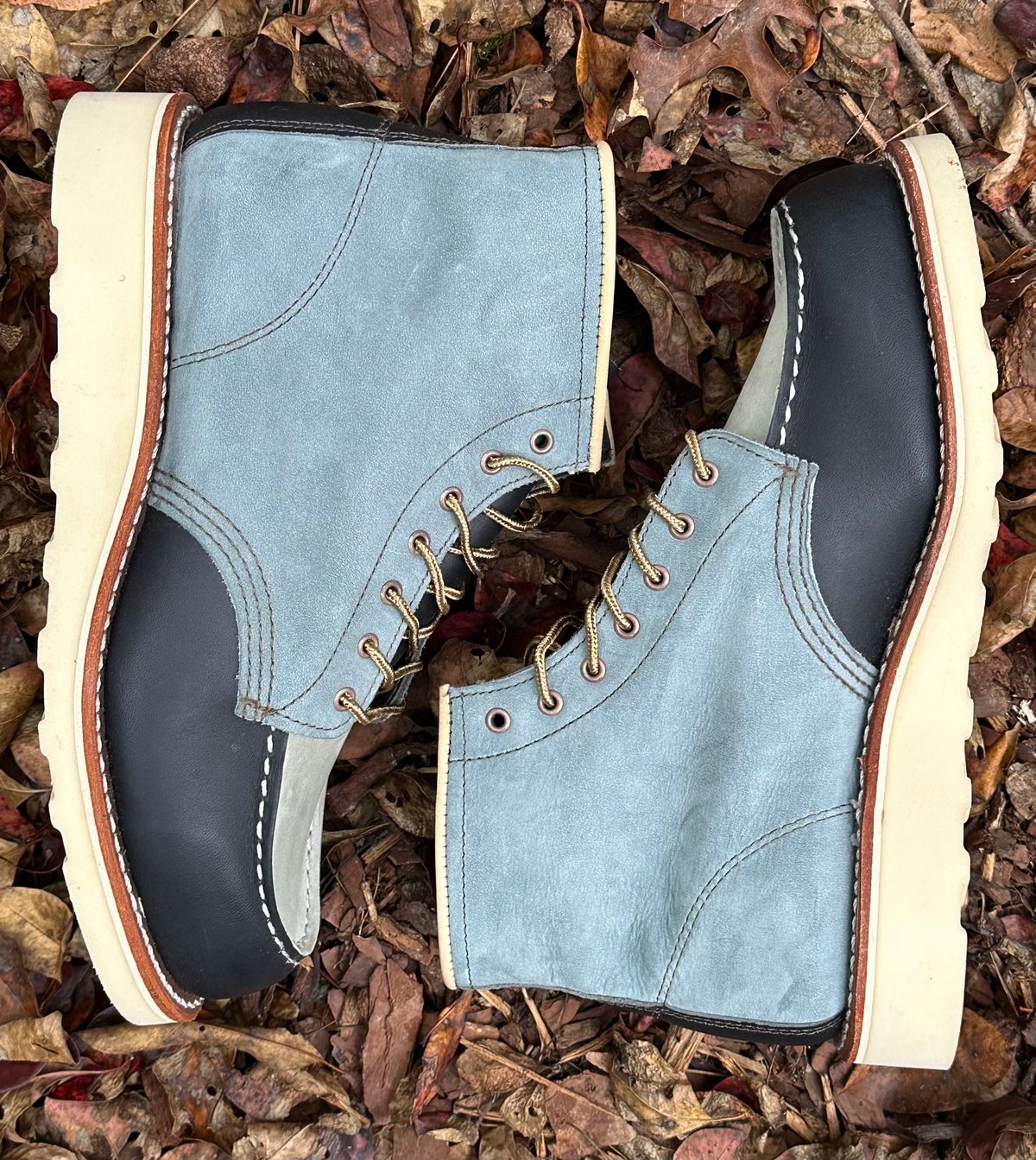 Photo by lee.goodson on November 3, 2024 of the Red Wing 6-Inch Classic Moc in Mulri-Indigo.