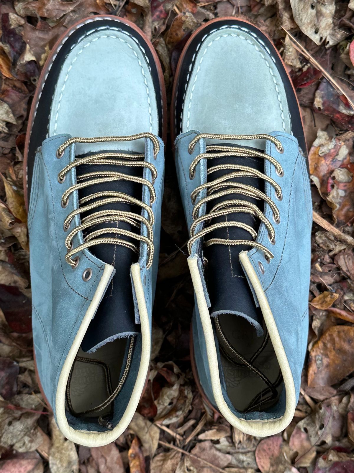 Photo by lee.goodson on November 3, 2024 of the Red Wing 6-Inch Classic Moc in Mulri-Indigo.
