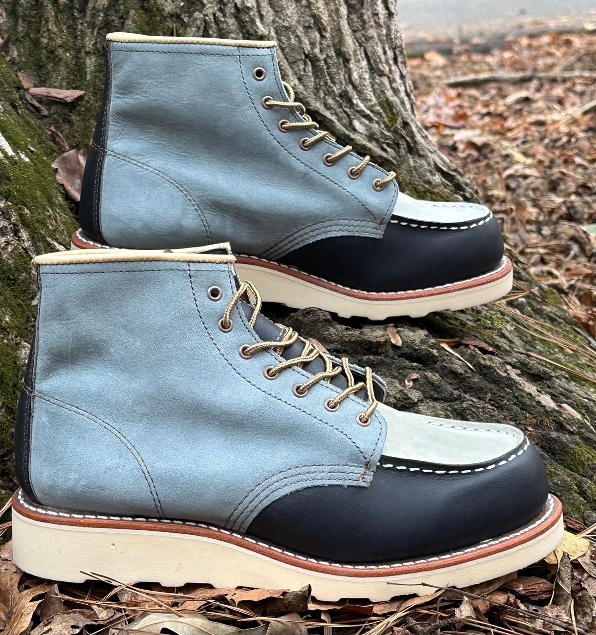 Photo by lee.goodson on December 1, 2024 of the Red Wing 6-Inch Classic Moc in Mulri-Indigo.