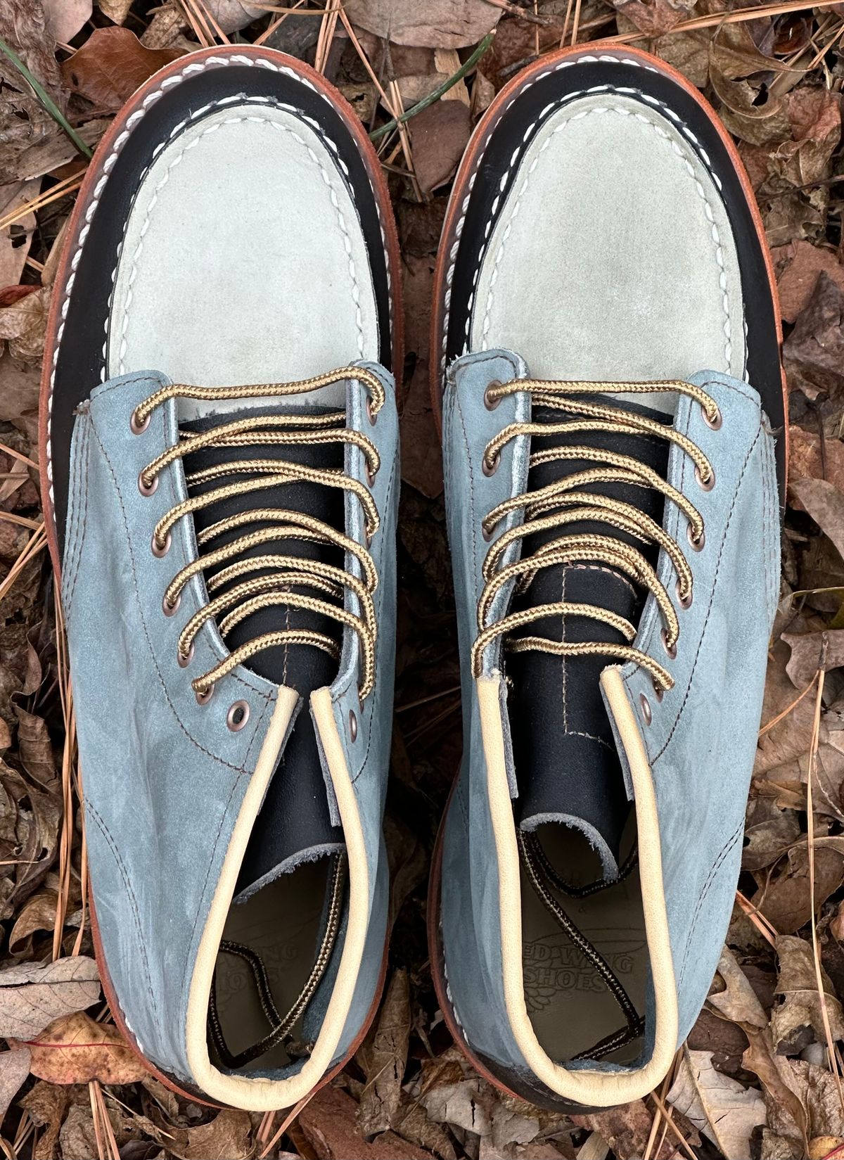 Photo by lee.goodson on December 1, 2024 of the Red Wing 6-Inch Classic Moc in Mulri-Indigo.