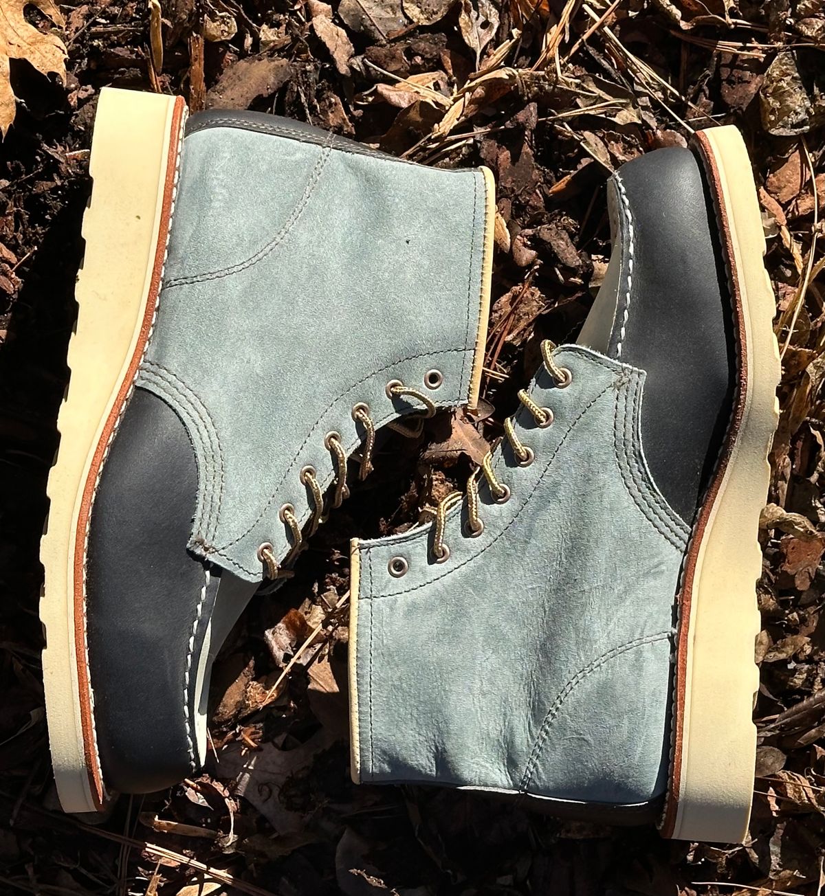 Photo by lee.goodson on February 1, 2025 of the Red Wing 6-Inch Classic Moc in Mulri-Indigo.