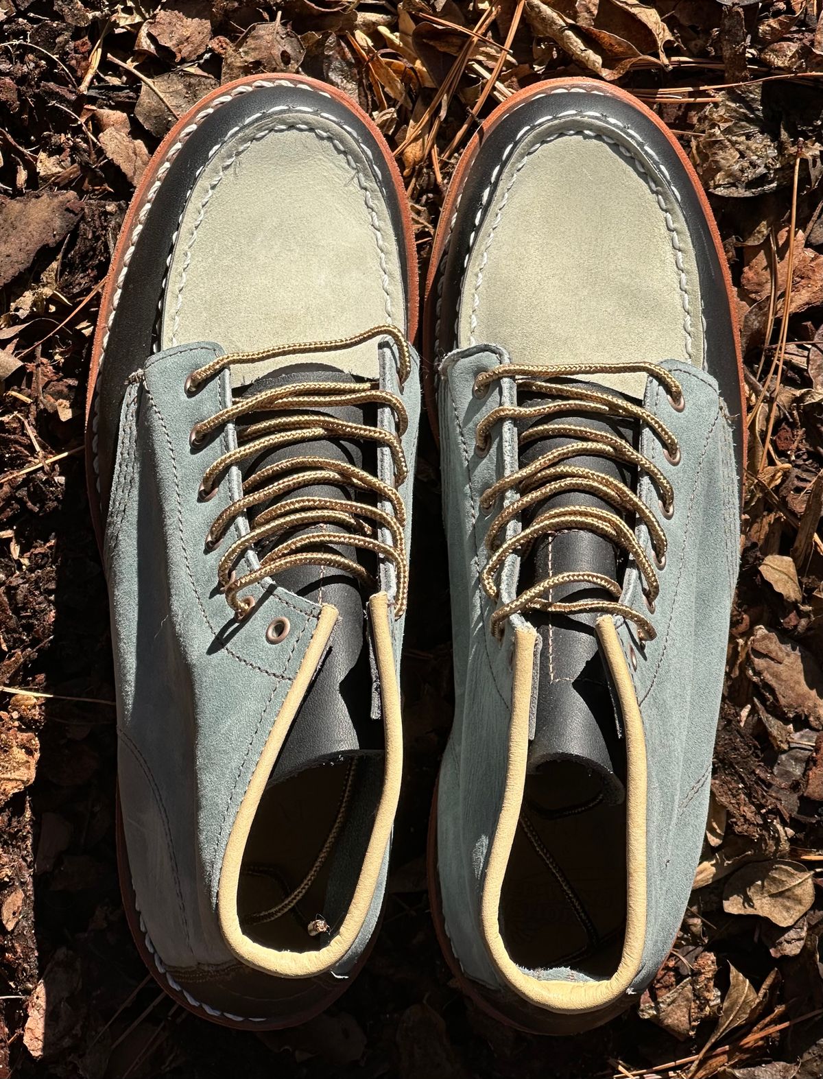 Photo by lee.goodson on February 1, 2025 of the Red Wing 6-Inch Classic Moc in Mulri-Indigo.