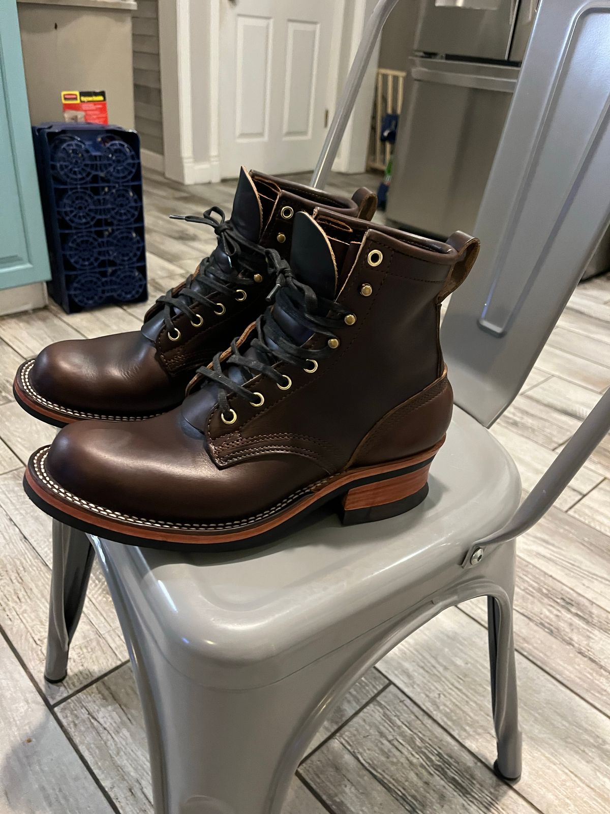 Photo by (deleted user) on November 1, 2022 of the Nicks Robert in Horween Brown Chromexcel.