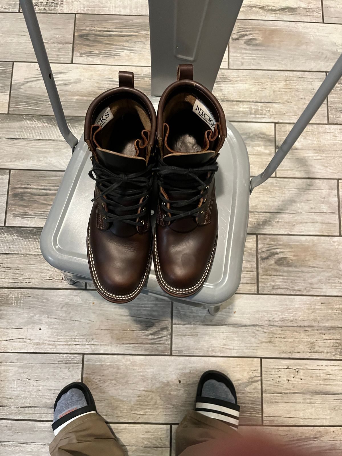 Photo by (deleted user) on November 1, 2022 of the Nicks Robert in Horween Brown Chromexcel.