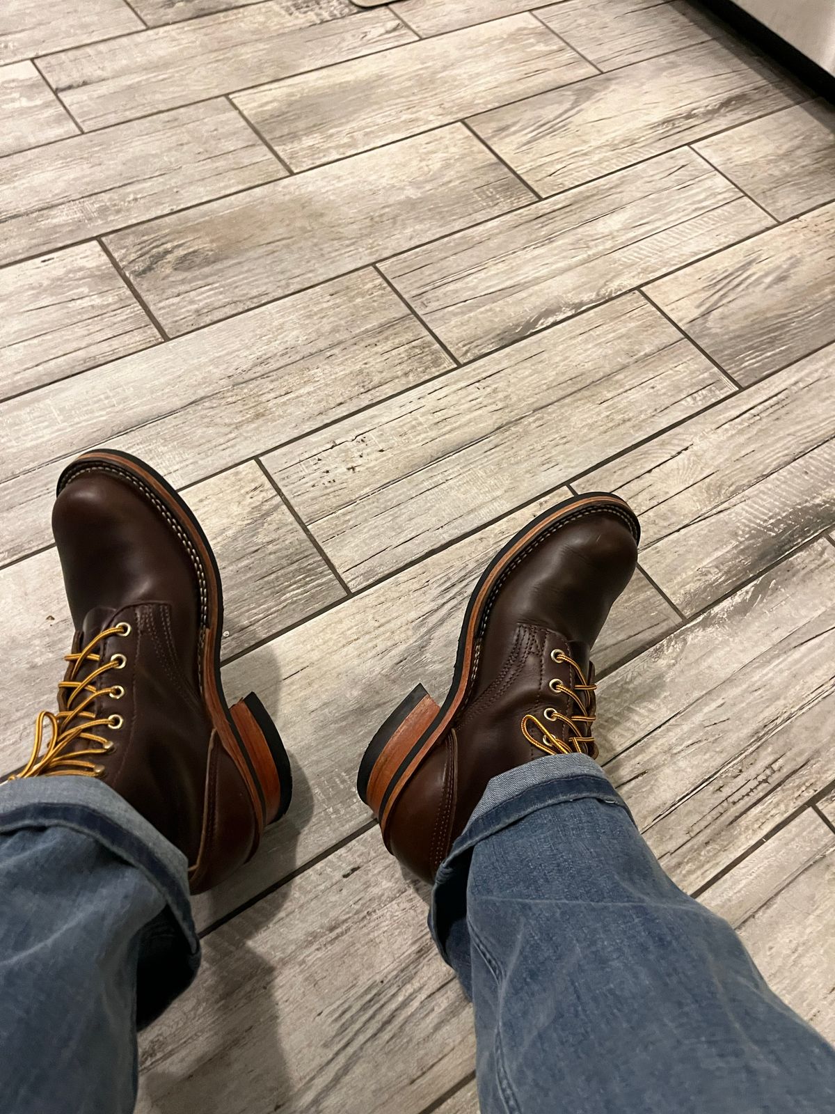 Photo by (deleted user) on December 4, 2022 of the Nicks Robert in Horween Brown Chromexcel.