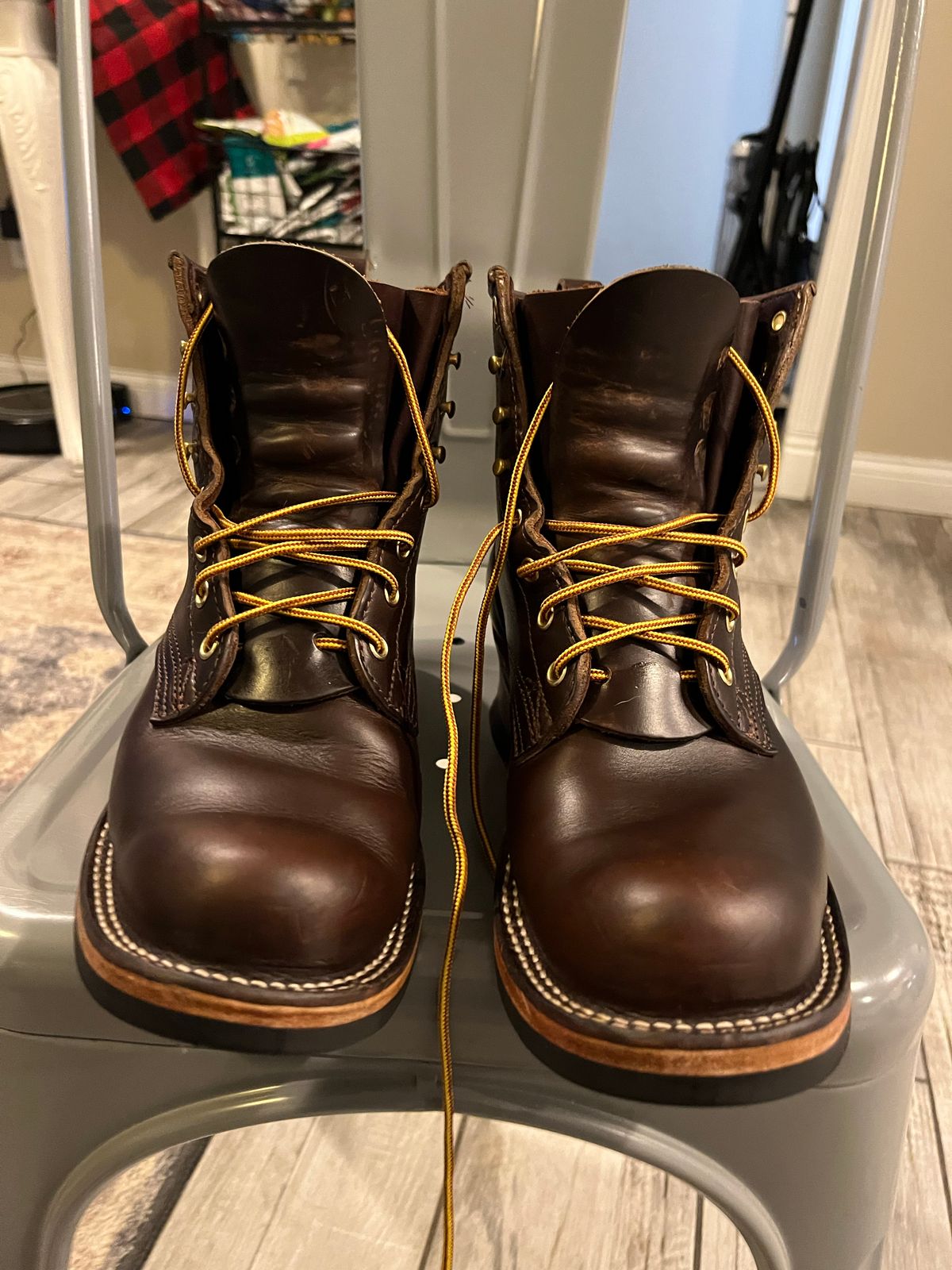 Photo by (deleted user) on December 4, 2022 of the Nicks Robert in Horween Brown Chromexcel.