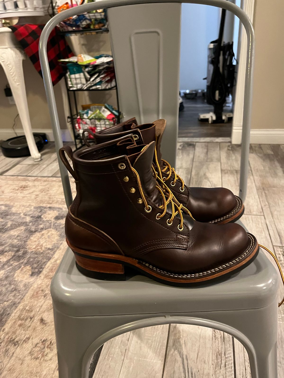 Photo by (deleted user) on December 4, 2022 of the Nicks Robert in Horween Brown Chromexcel.